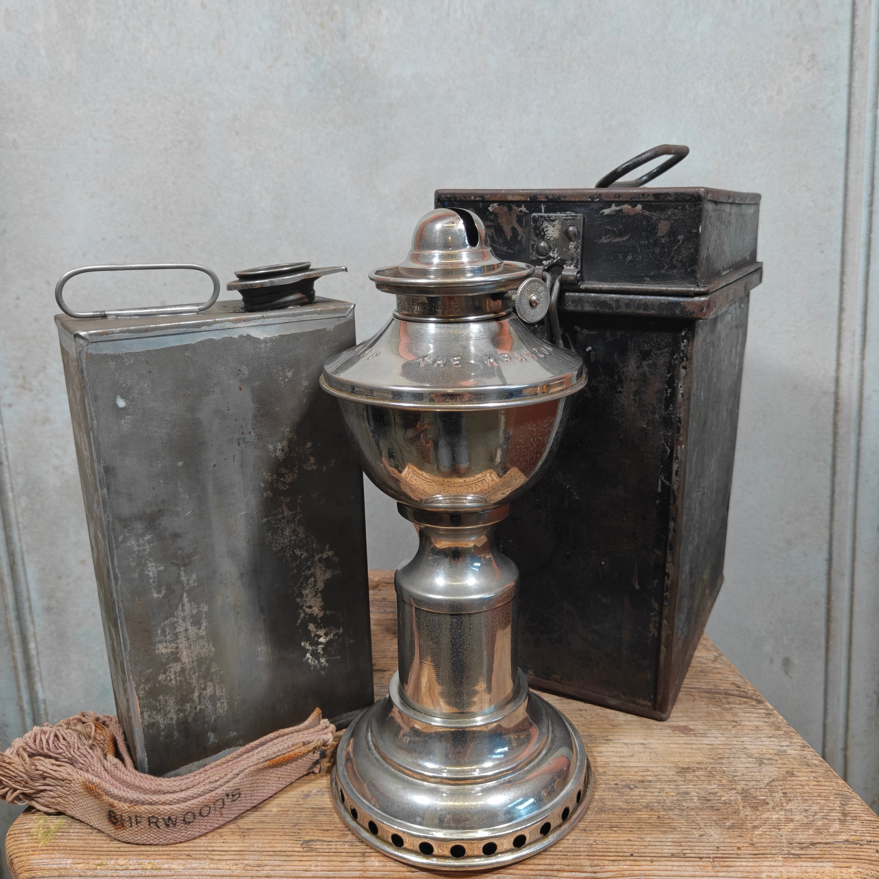 Extremely Rare Sherwoods Kraznow Lamp – Chimneyless Fan-Driven Oil Lamp, c. 1920s/30s – Complete in Original Fitted Chest – Working