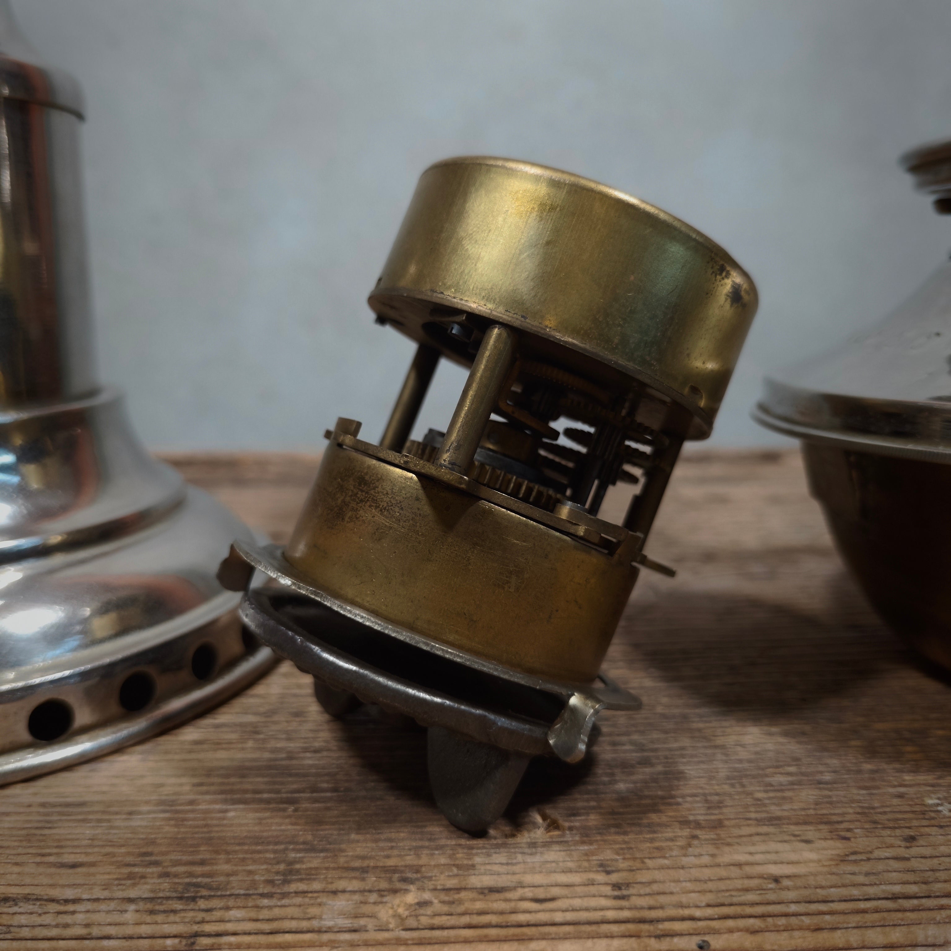 Extremely Rare Sherwoods Kraznow Lamp – Chimneyless Fan-Driven Oil Lamp, c. 1920s/30s – Complete in Original Fitted Chest – Working