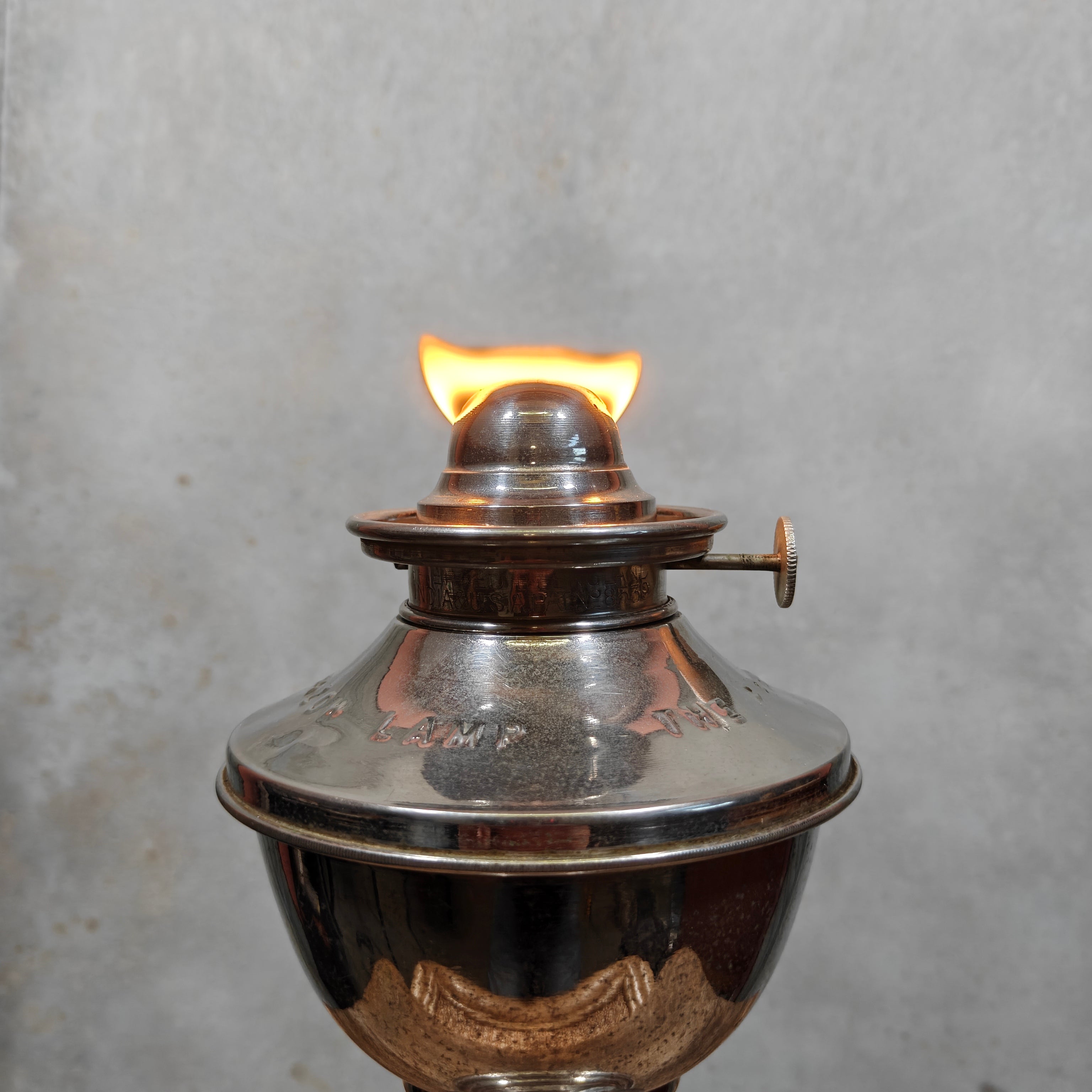 Extremely Rare Sherwoods Kraznow Lamp – Chimneyless Fan-Driven Oil Lamp, c. 1920s/30s – Complete in Original Fitted Chest – Working