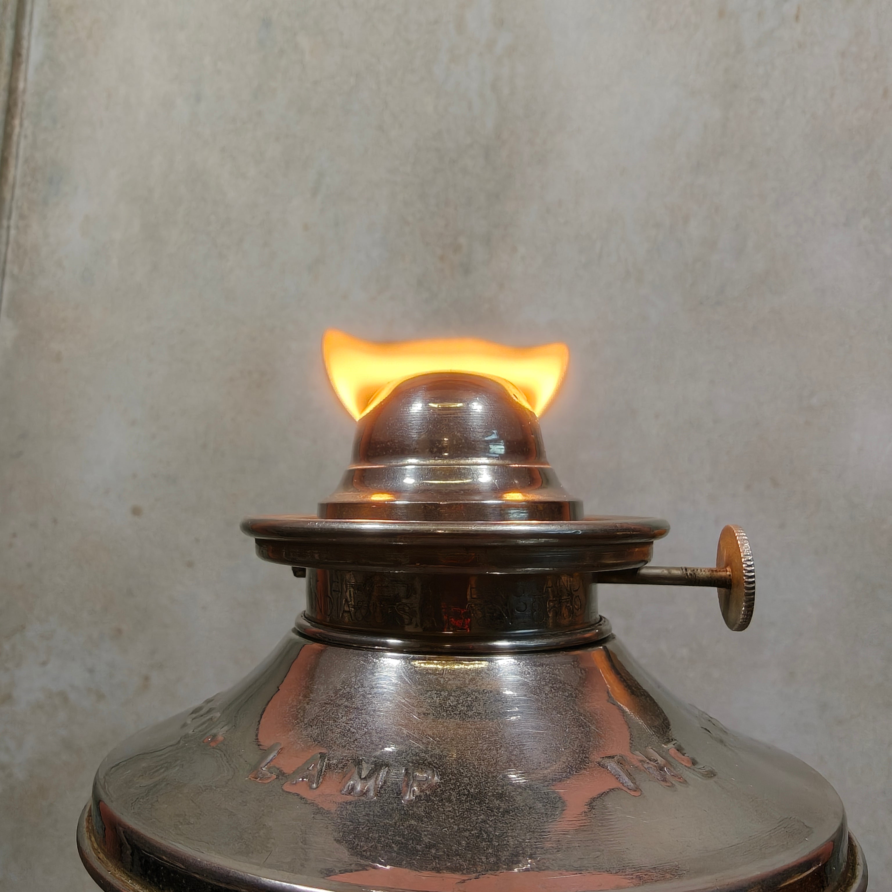 Extremely Rare Sherwoods Kraznow Lamp – Chimneyless Fan-Driven Oil Lamp, c. 1920s/30s – Complete in Original Fitted Chest – Working
