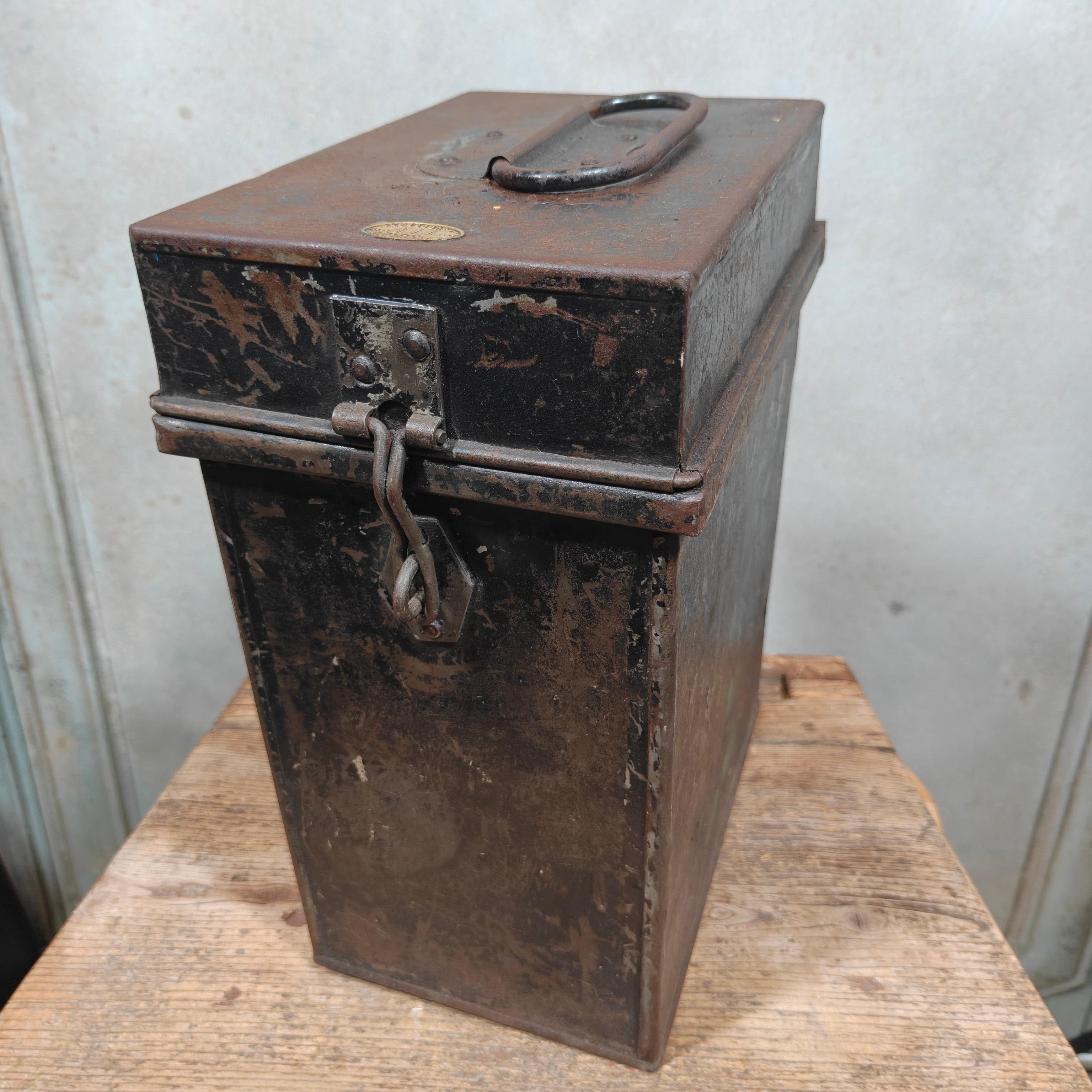 Extremely Rare Sherwoods Kraznow Lamp – Chimneyless Fan-Driven Oil Lamp, c. 1920s/30s – Complete in Original Fitted Chest – Working