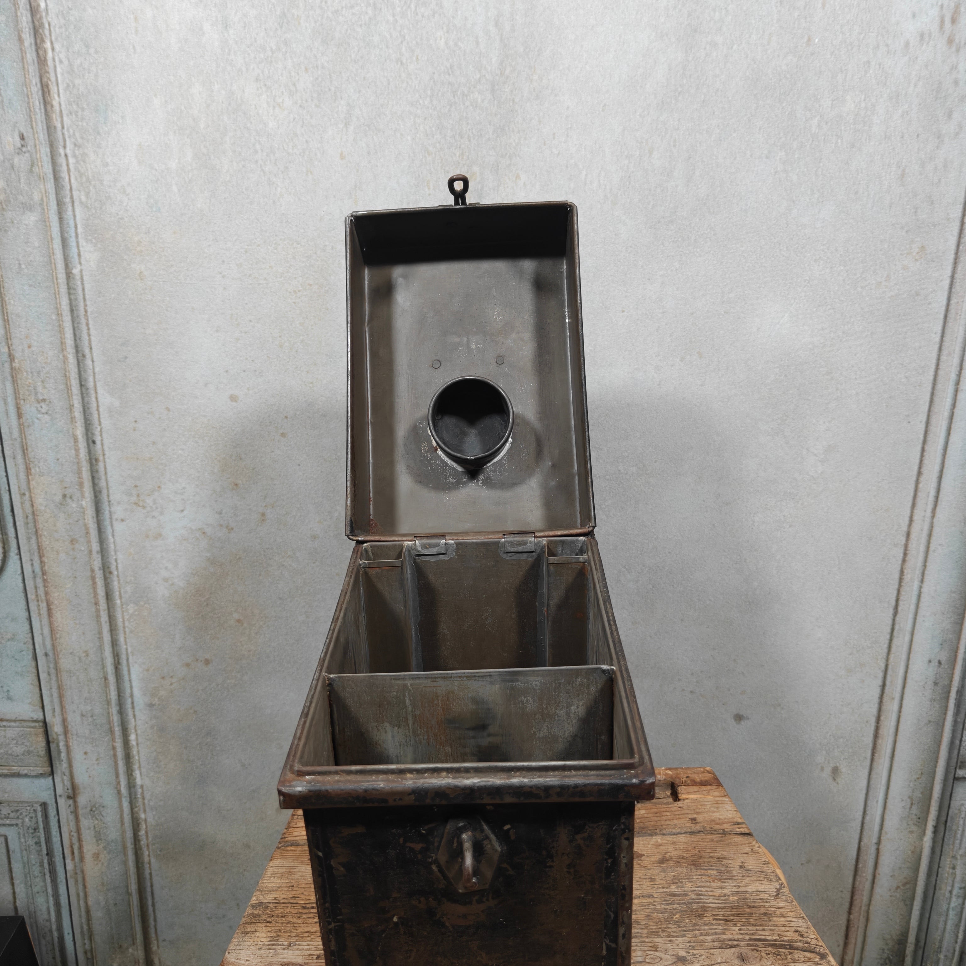 Extremely Rare Sherwoods Kraznow Lamp – Chimneyless Fan-Driven Oil Lamp, c. 1920s/30s – Complete in Original Fitted Chest – Working