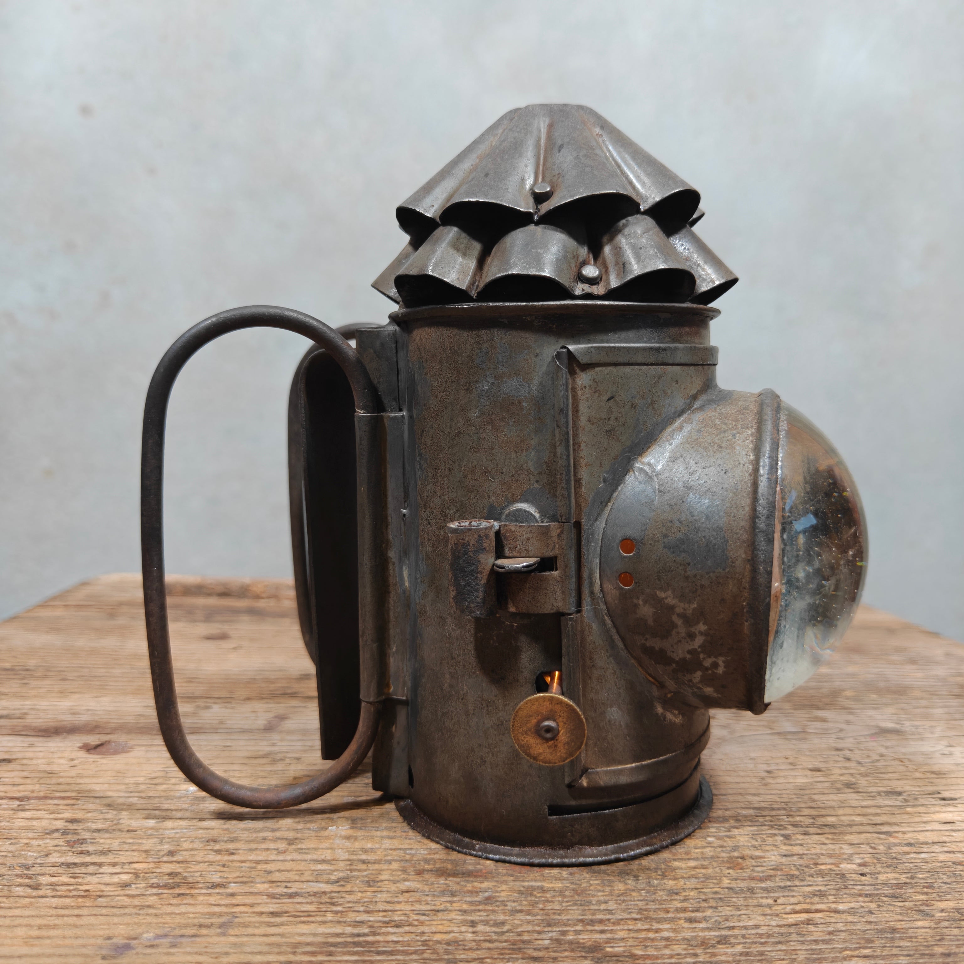 Unusual Antique Bullseye Pocket Lantern – Kerosene Police Lamp with Signalling Shutter, c. 1900–1920 – Working