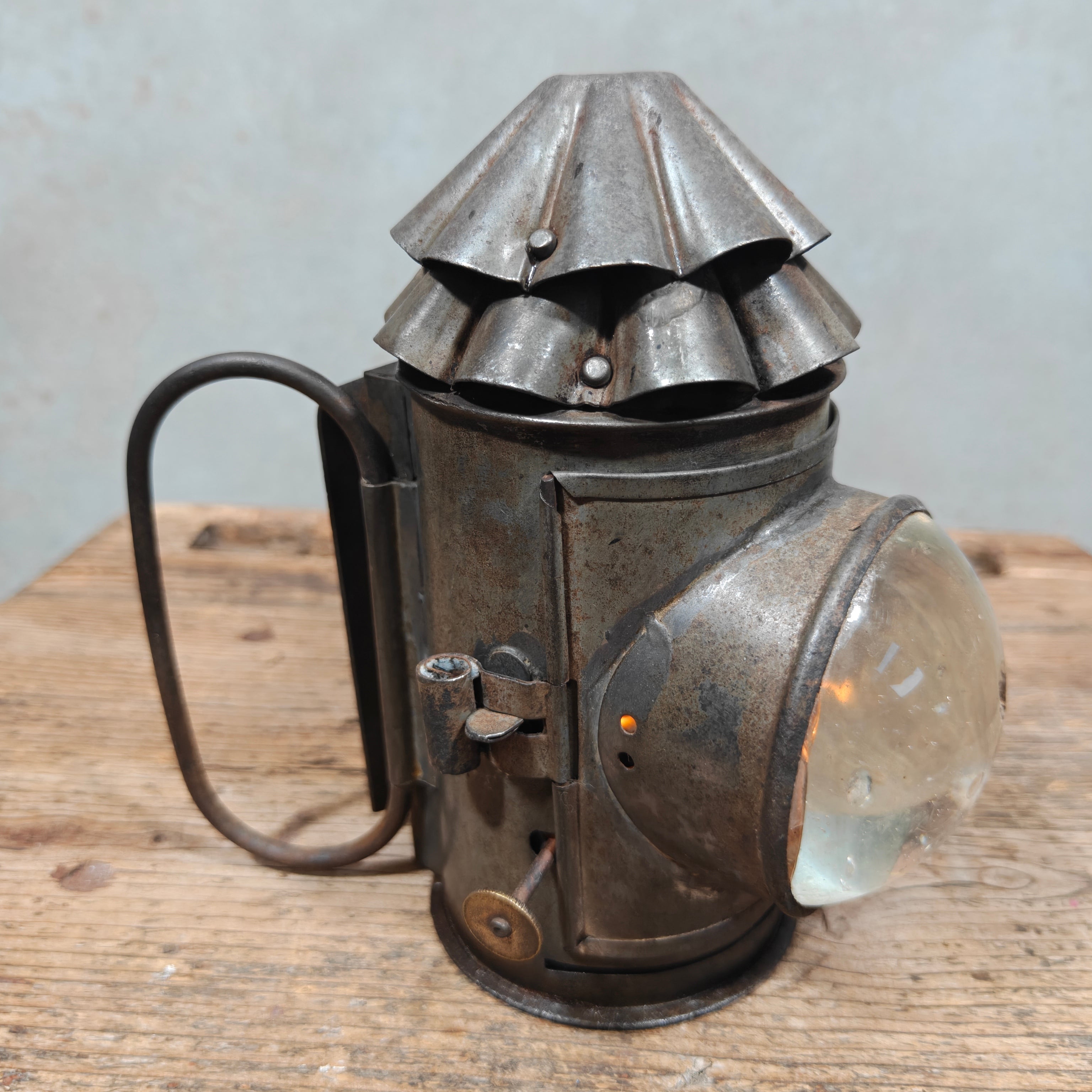 Unusual Antique Bullseye Pocket Lantern – Kerosene Police Lamp with Signalling Shutter, c. 1900–1920 – Working