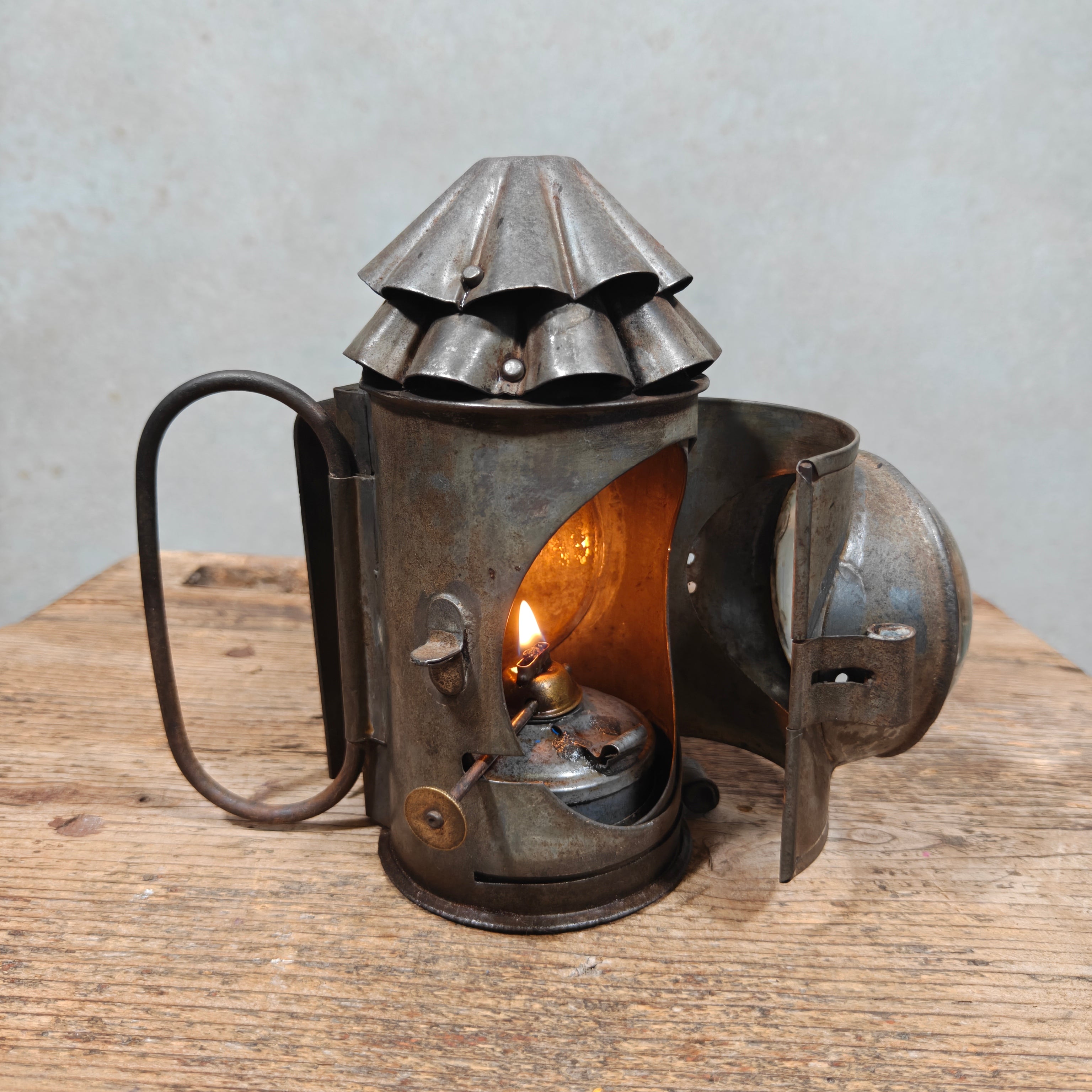 Unusual Antique Bullseye Pocket Lantern – Kerosene Police Lamp with Signalling Shutter, c. 1900–1920 – Working
