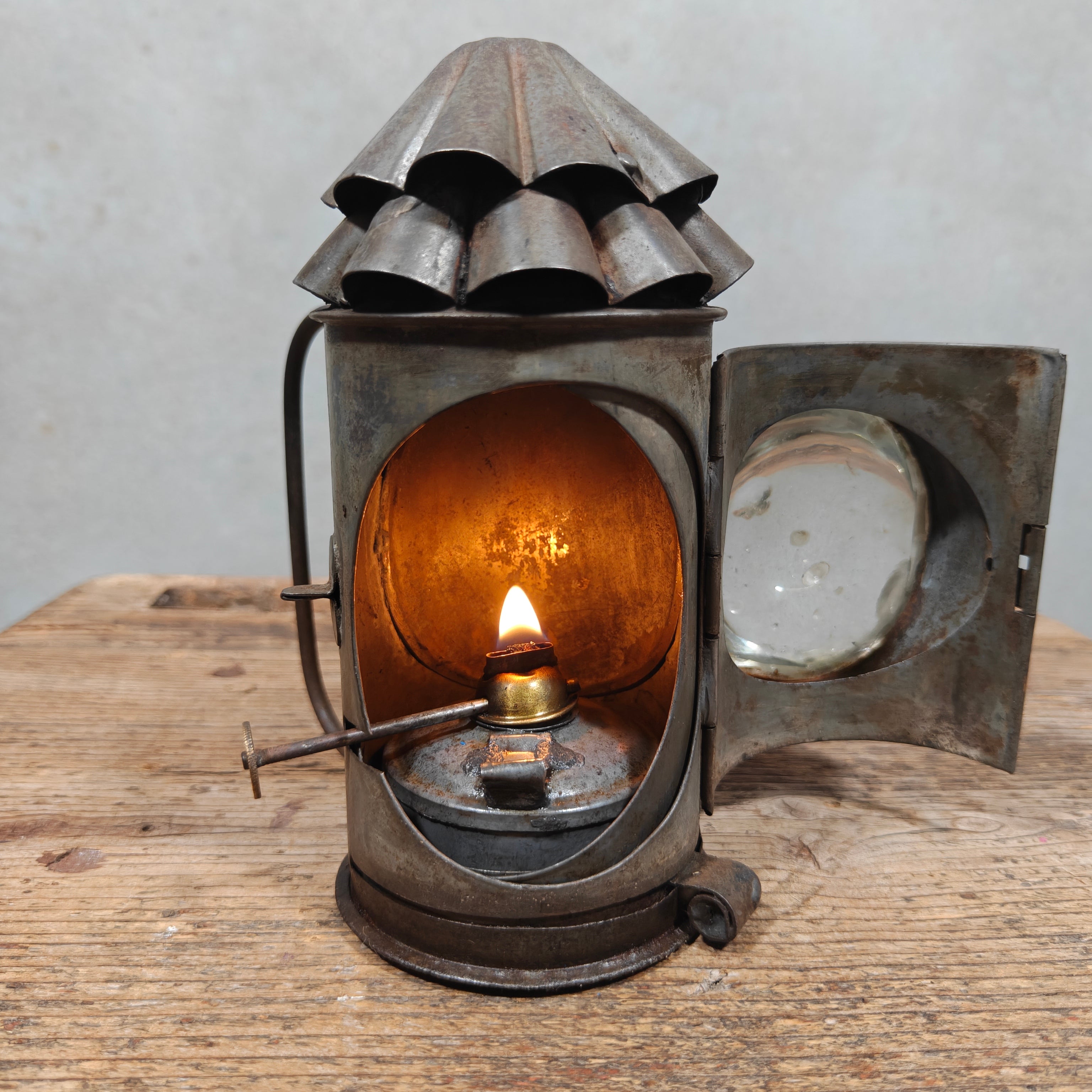 Unusual Antique Bullseye Pocket Lantern – Kerosene Police Lamp with Signalling Shutter, c. 1900–1920 – Working