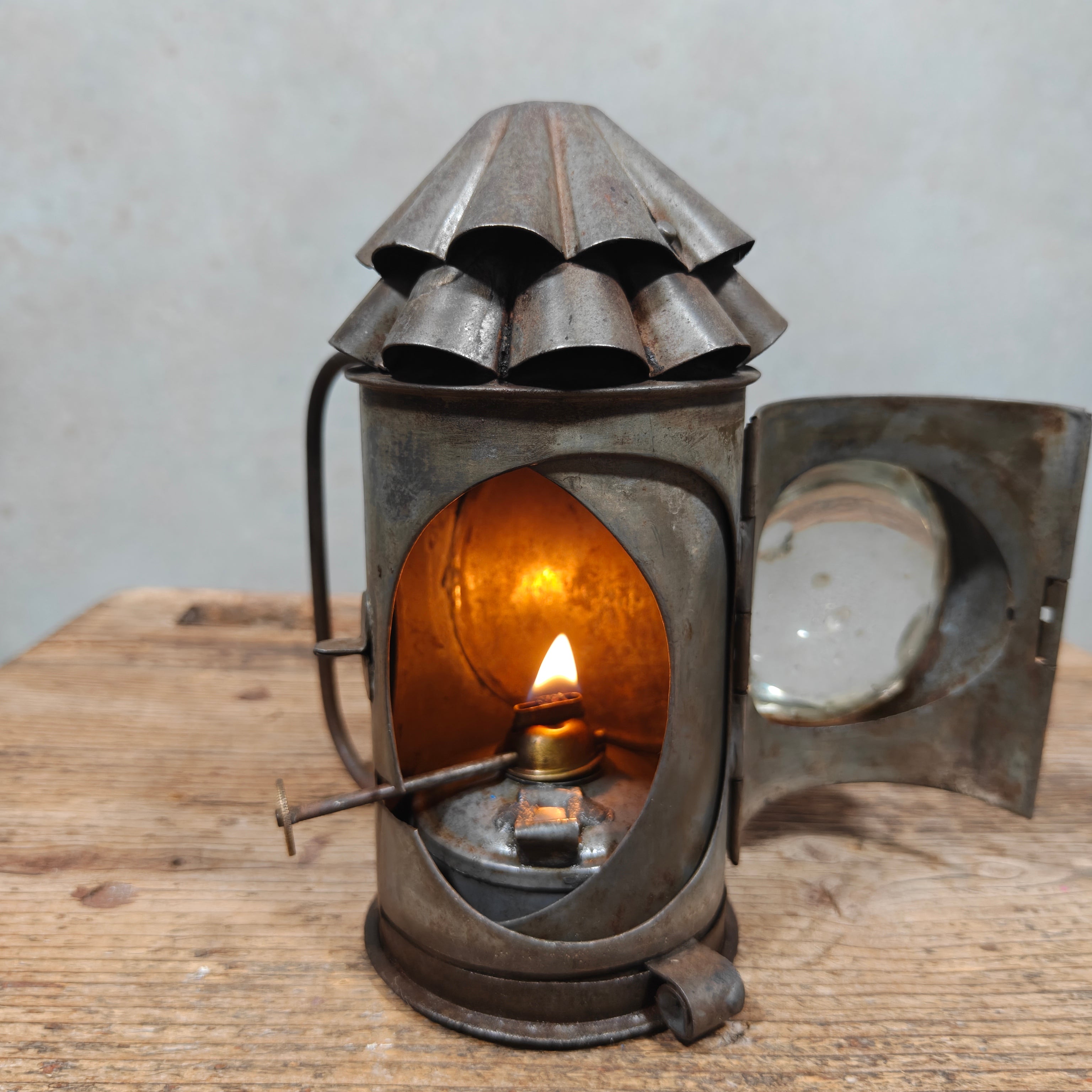 Unusual Antique Bullseye Pocket Lantern – Kerosene Police Lamp with Signalling Shutter, c. 1900–1920 – Working