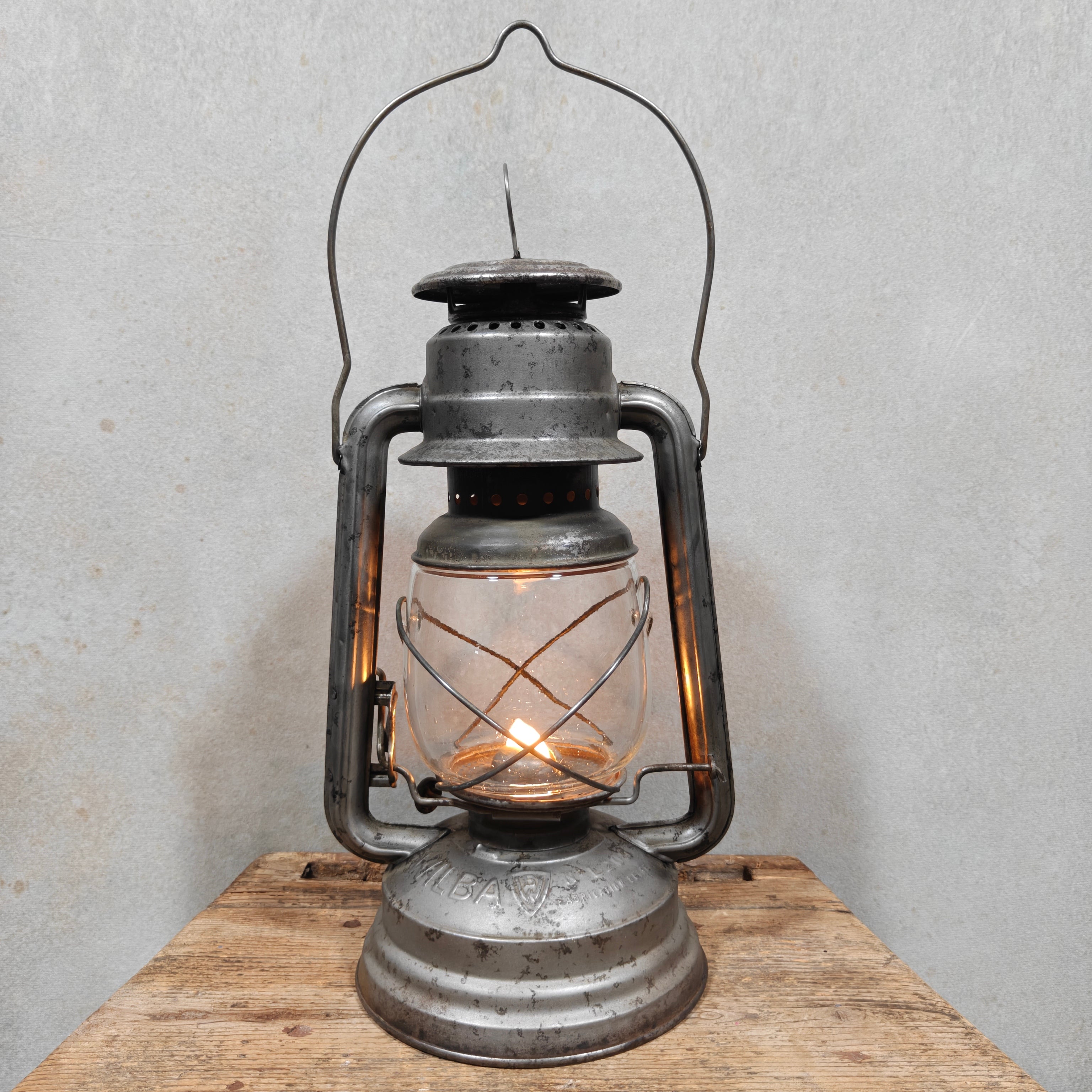 Rare Belgian Wilba L200 Storm Lantern – Willocq-Bottin, 1940s/50s – Working XXL Hurricane Lantern with Wide Wick