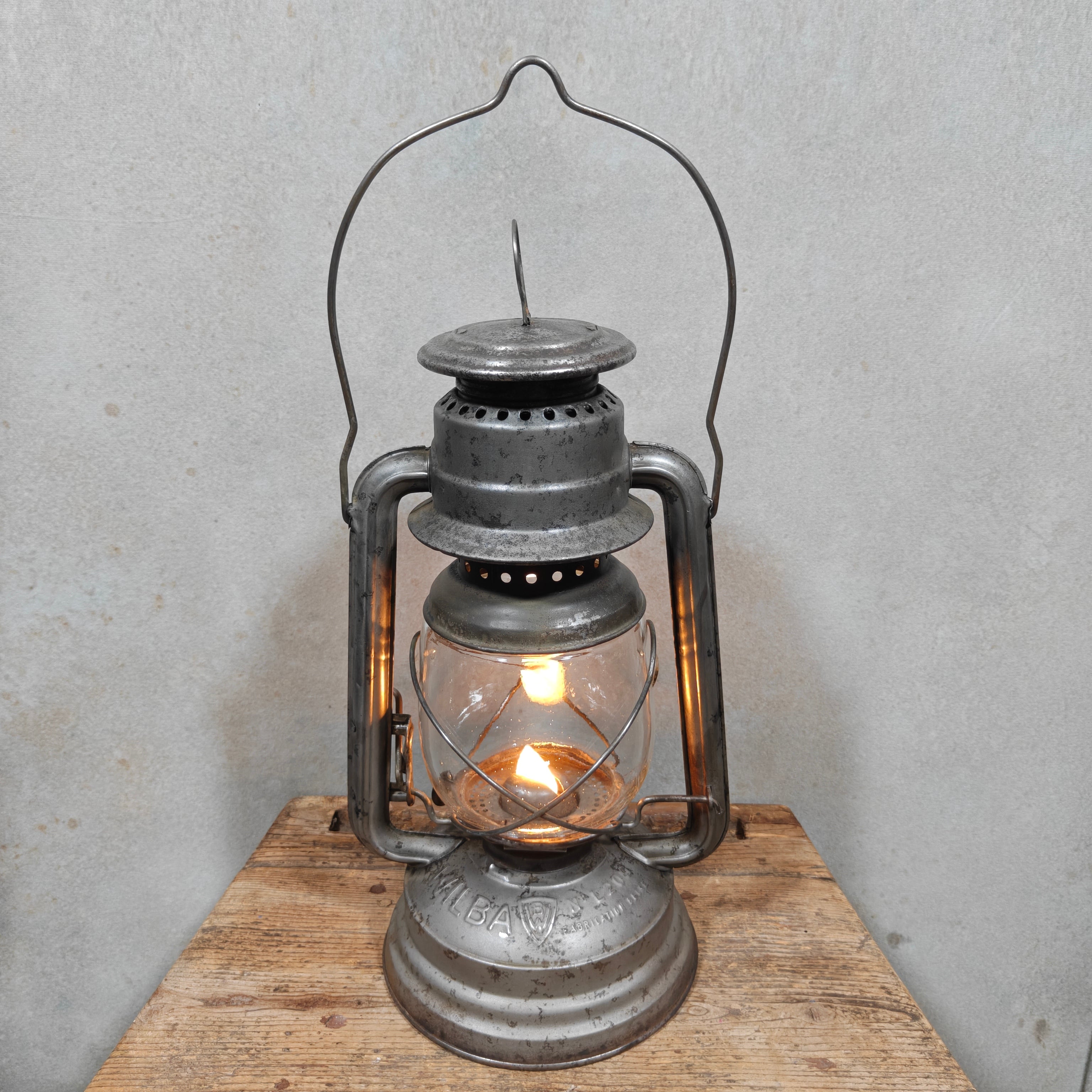 Rare Belgian Wilba L200 Storm Lantern – Willocq-Bottin, 1940s/50s – Working XXL Hurricane Lantern with Wide Wick