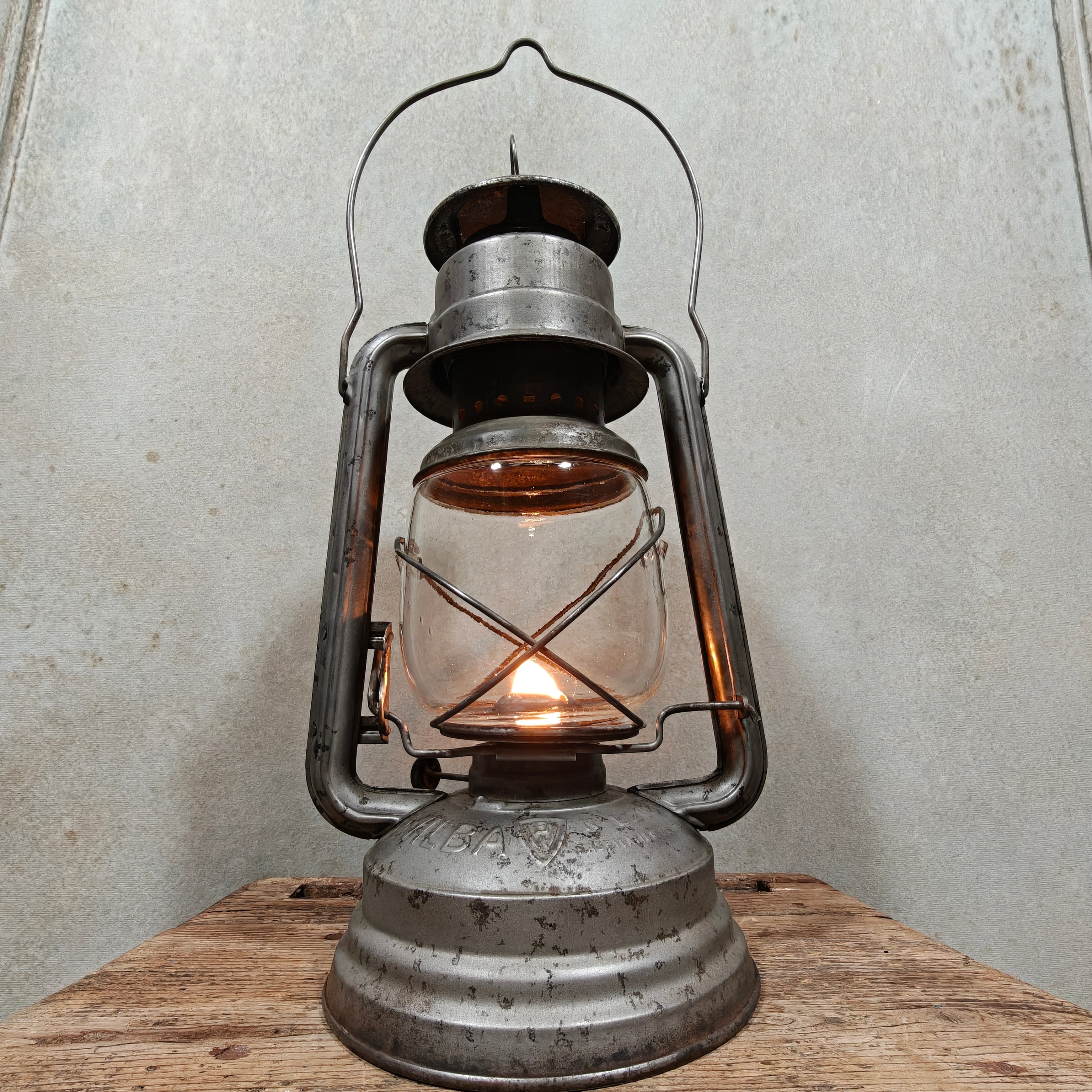 Rare Belgian Wilba L200 Storm Lantern – Willocq-Bottin, 1940s/50s – Working XXL Hurricane Lantern with Wide Wick