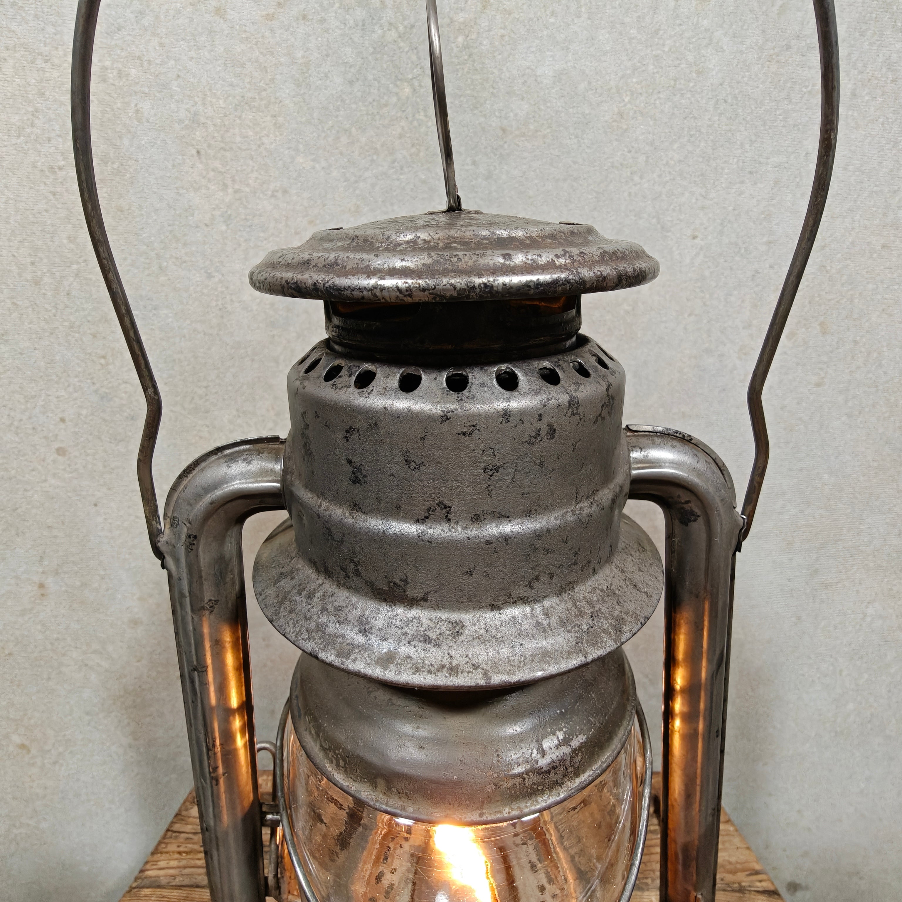 Rare Belgian Wilba L200 Storm Lantern – Willocq-Bottin, 1940s/50s – Working XXL Hurricane Lantern with Wide Wick