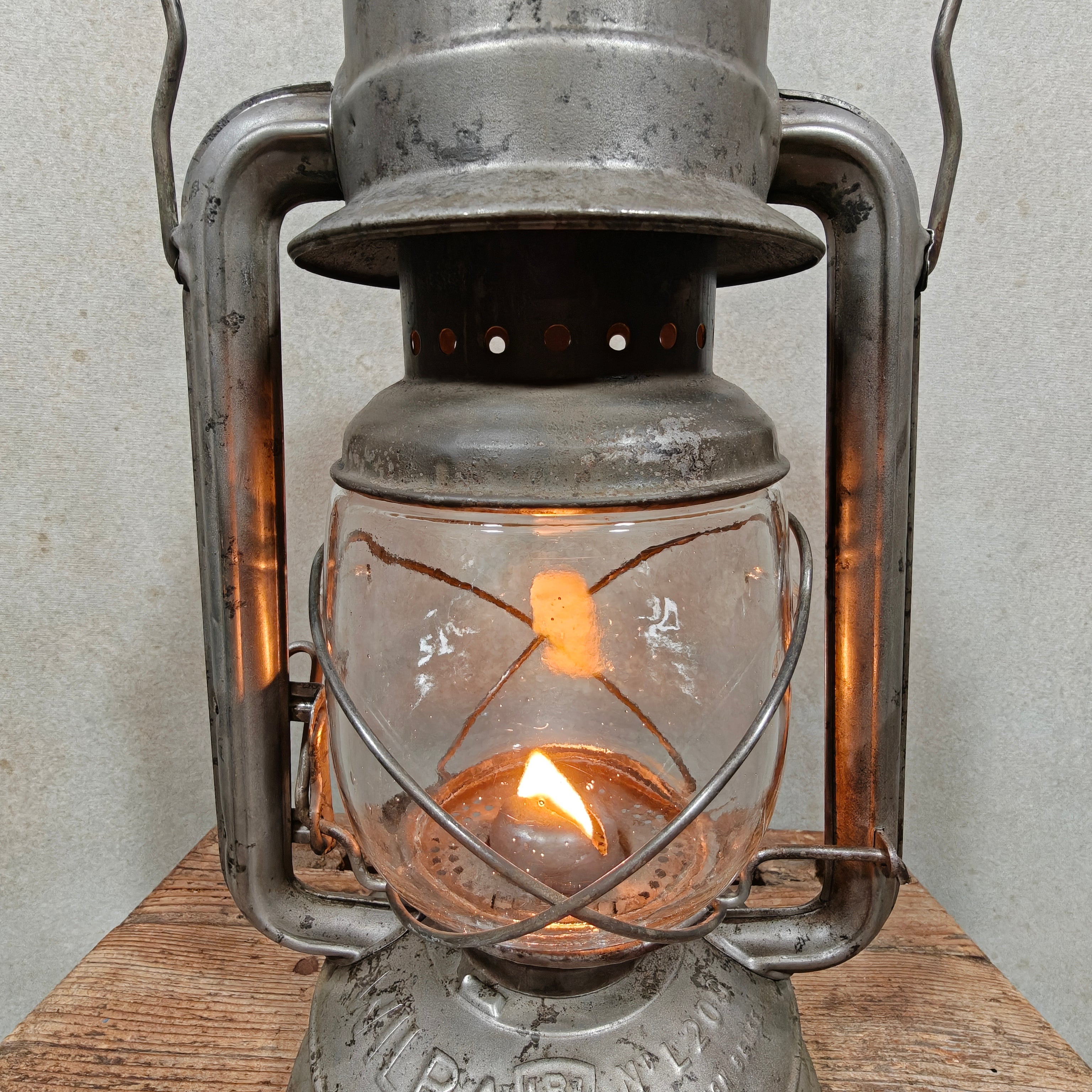 Rare Belgian Wilba L200 Storm Lantern – Willocq-Bottin, 1940s/50s – Working XXL Hurricane Lantern with Wide Wick