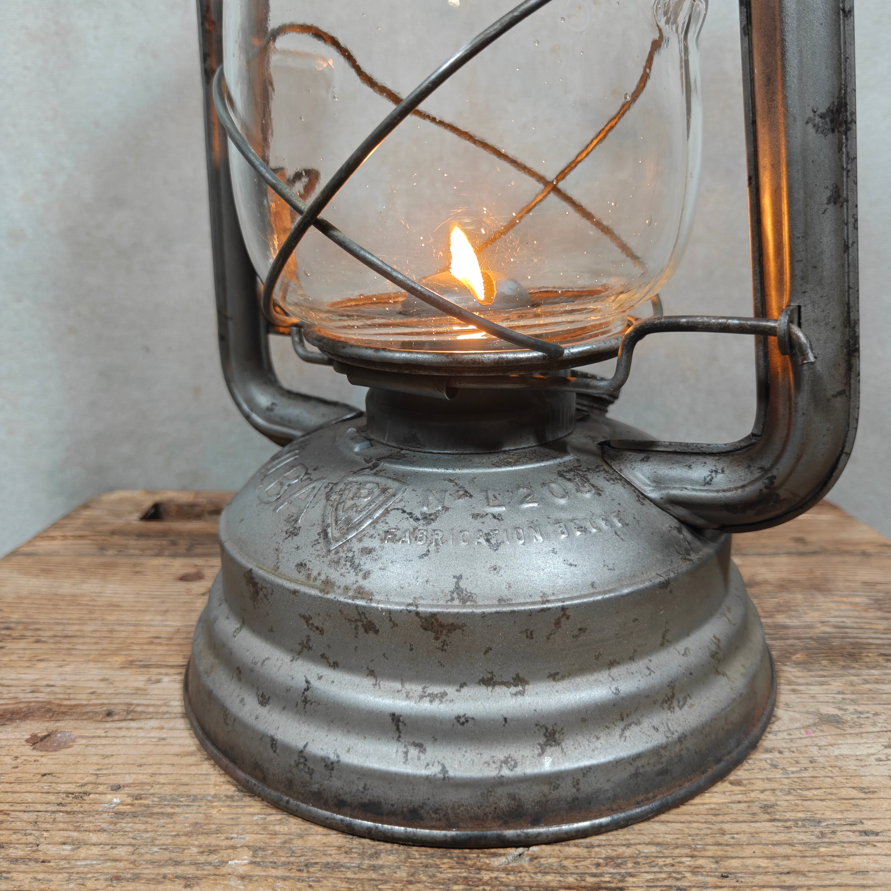 Rare Belgian Wilba L200 Storm Lantern – Willocq-Bottin, 1940s/50s – Working XXL Hurricane Lantern with Wide Wick