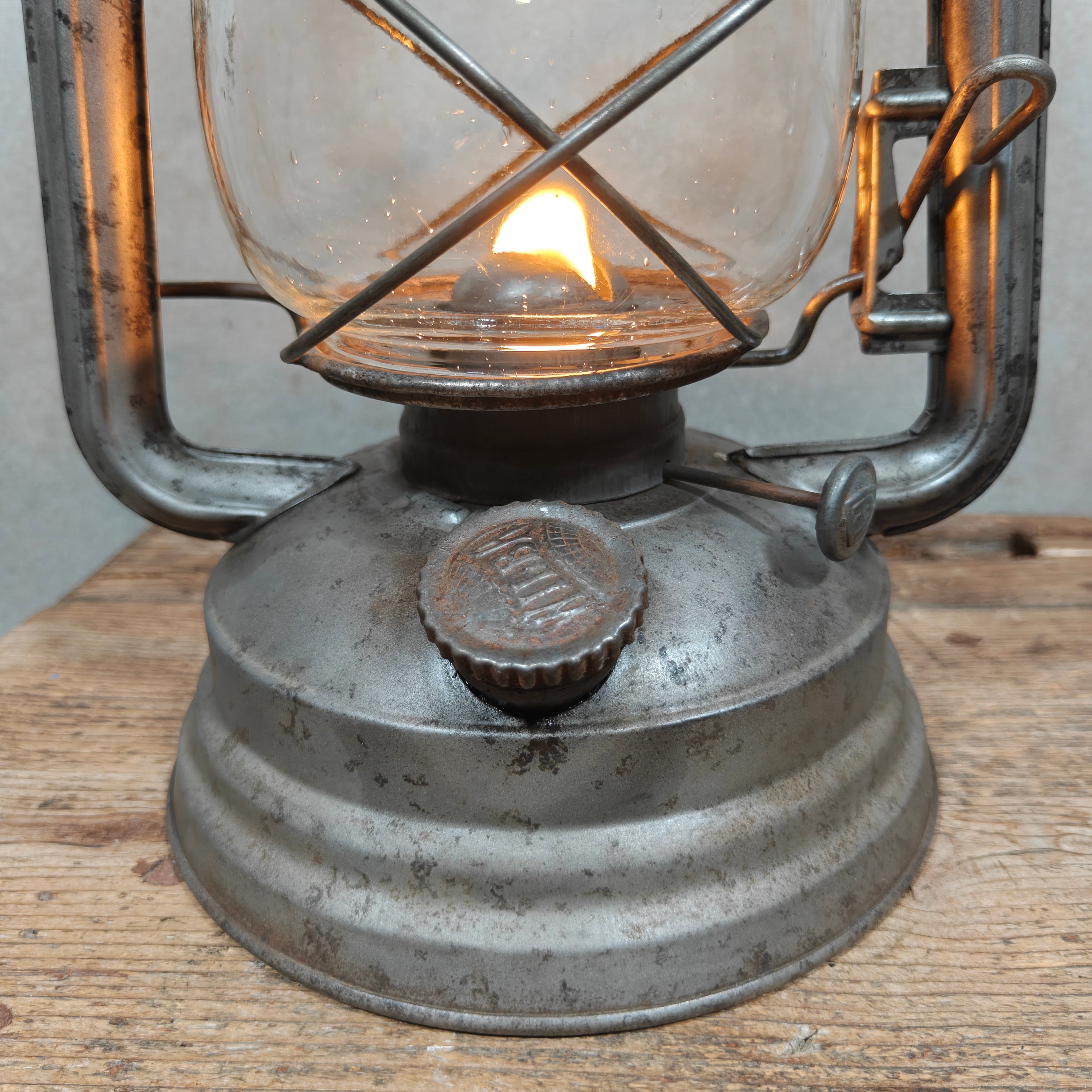Rare Belgian Wilba L200 Storm Lantern – Willocq-Bottin, 1940s/50s – Working XXL Hurricane Lantern with Wide Wick