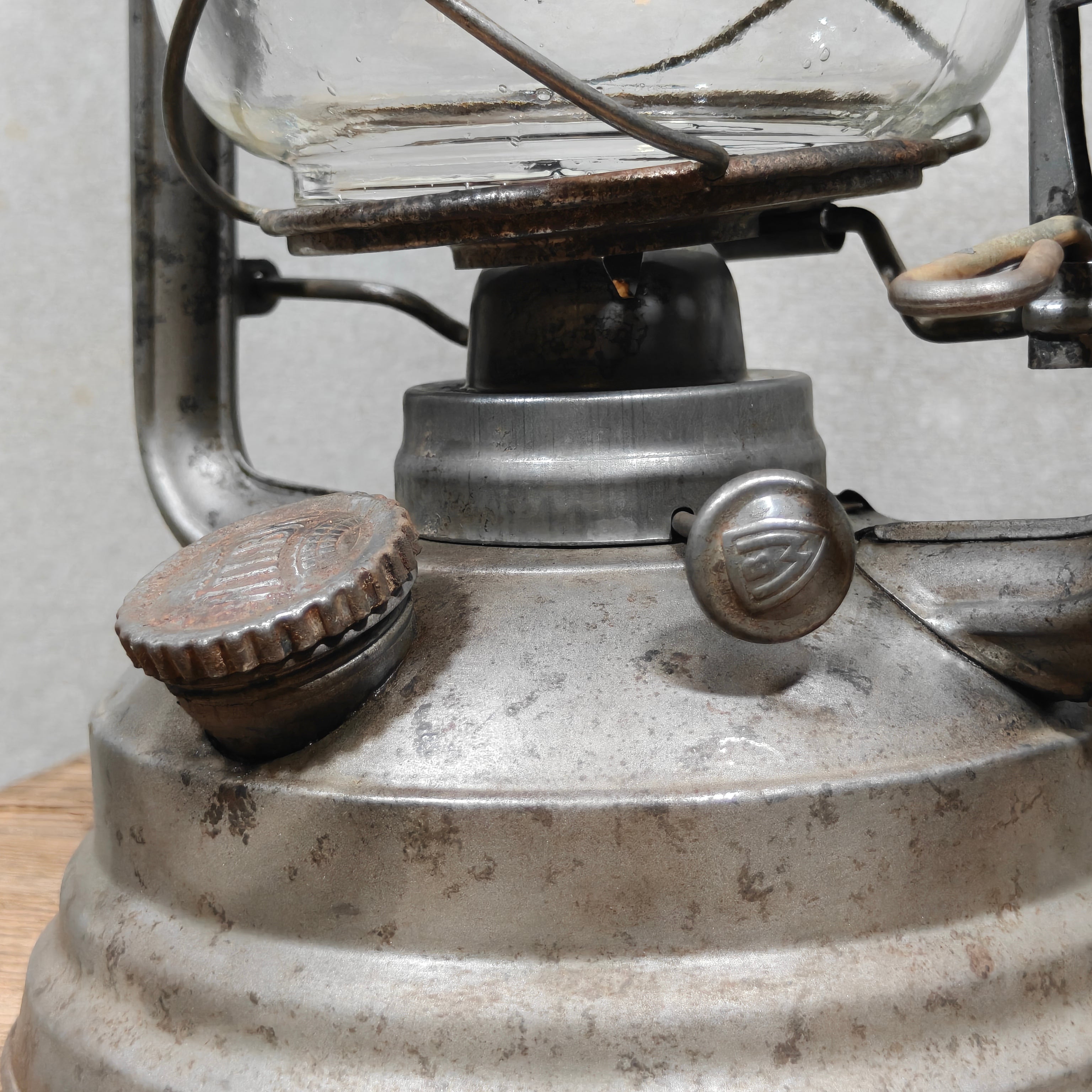 Rare Belgian Wilba L200 Storm Lantern – Willocq-Bottin, 1940s/50s – Working XXL Hurricane Lantern with Wide Wick