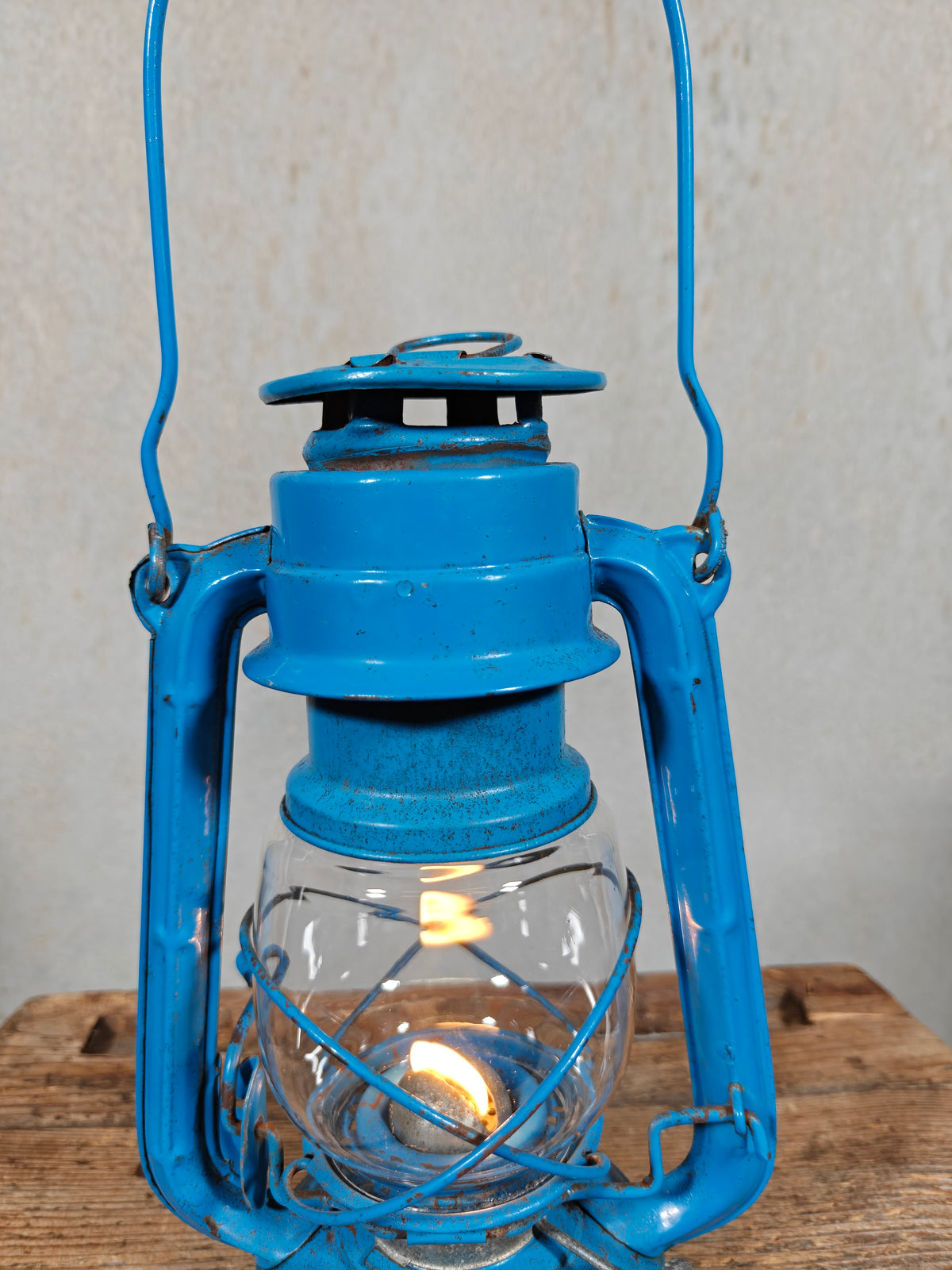 Vintage Winged Wheel No. 400 Hurricane Lantern – Made in Japan, 1970s – Working, Original Blue Paint, Japanese Copy of the Feuerhand 275