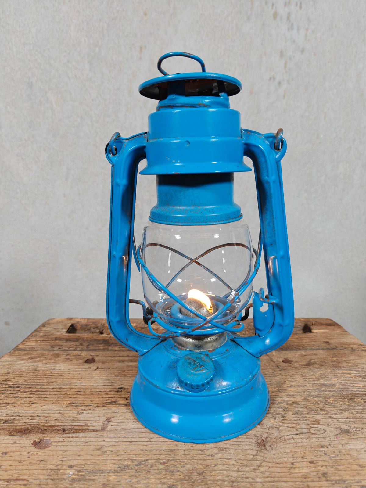 Vintage Winged Wheel No. 400 Hurricane Lantern – Made in Japan, 1970s – Working, Original Blue Paint, Japanese Copy of the Feuerhand 275