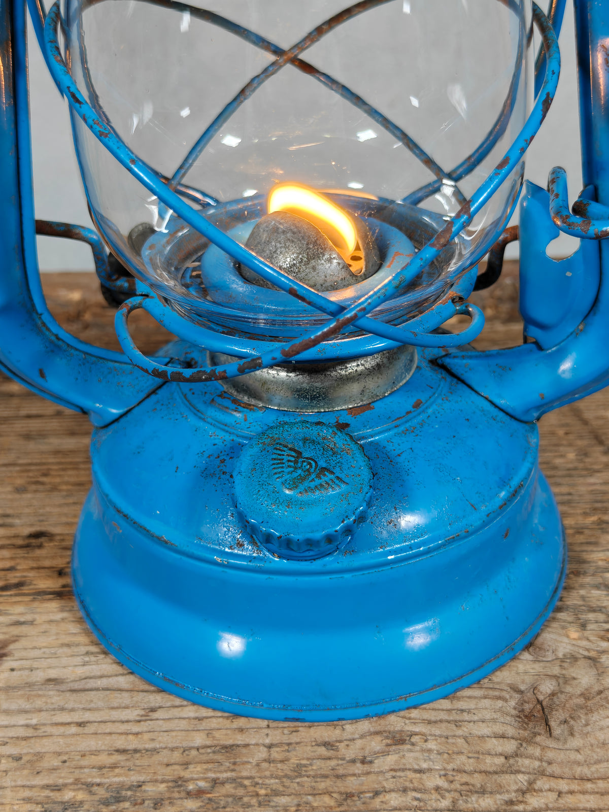 Vintage Winged Wheel No. 400 Hurricane Lantern – Made in Japan, 1970s – Working, Original Blue Paint, Japanese Copy of the Feuerhand 275