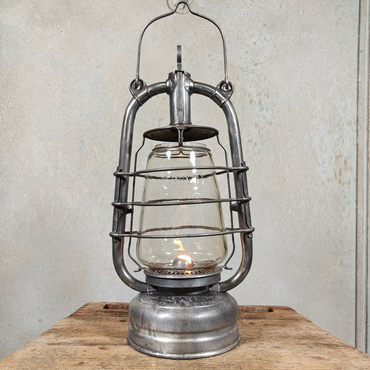Beautiful Frowo No. 105 Hurricane Lantern with Dog Trademark – Made in Germany, 1940s-50s – Working, Excellent Condition, Marked Globe