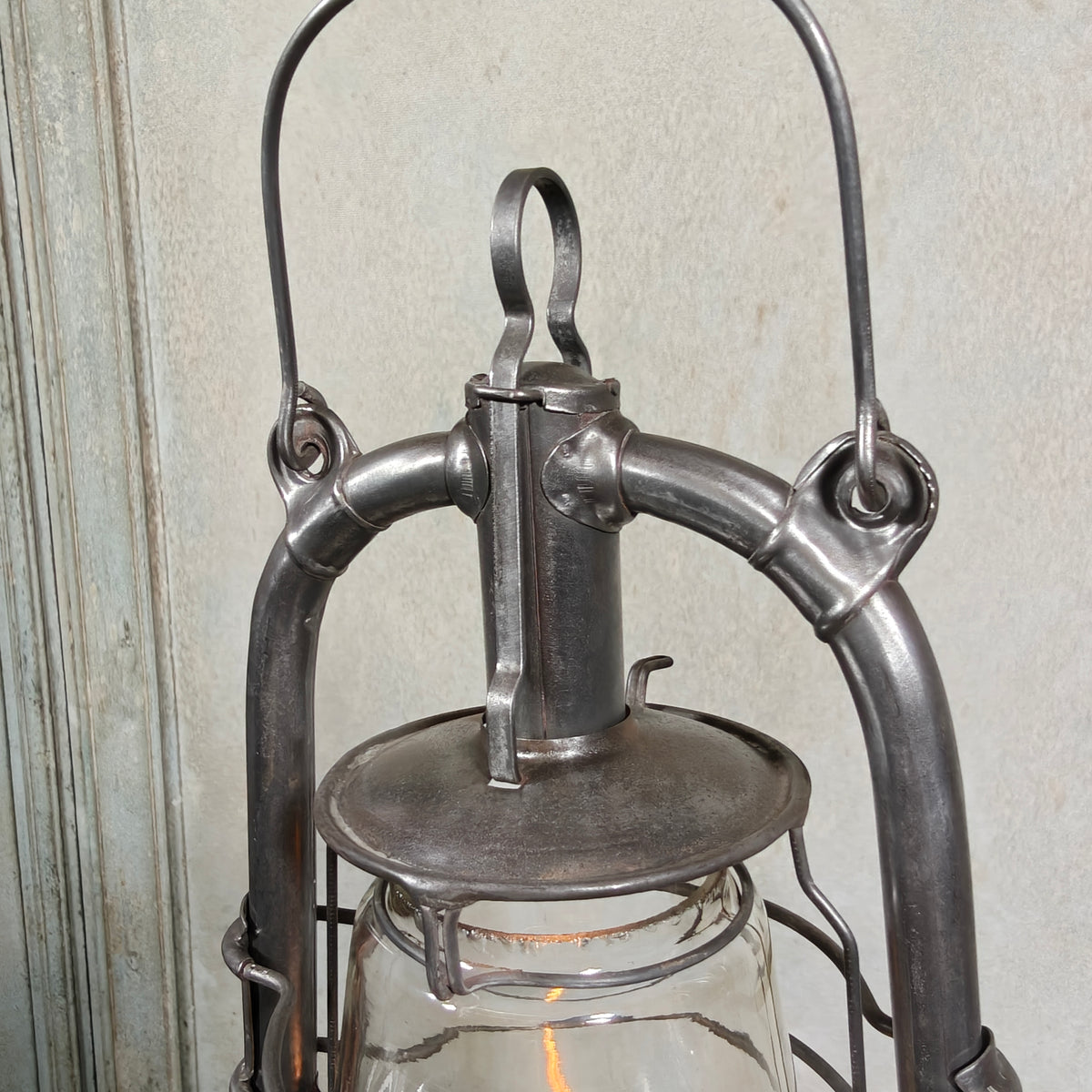 Beautiful Frowo No. 105 Hurricane Lantern with Dog Trademark – Made in Germany, 1940s-50s – Working, Excellent Condition, Marked Globe