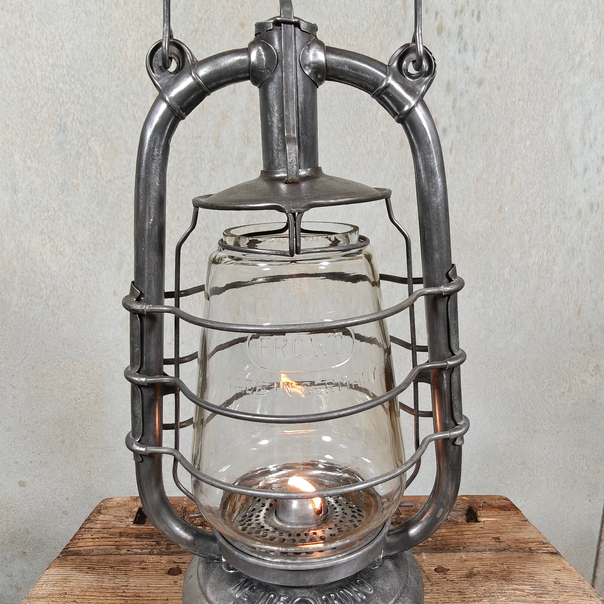 Beautiful Frowo No. 105 Hurricane Lantern with Dog Trademark – Made in Germany, 1940s-50s – Working, Excellent Condition, Marked Globe