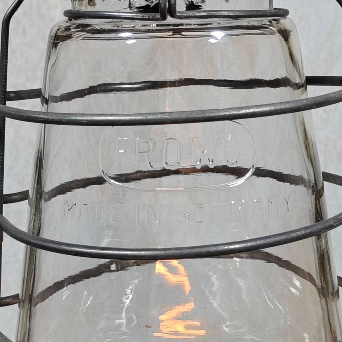 Beautiful Frowo No. 105 Hurricane Lantern with Dog Trademark – Made in Germany, 1940s-50s – Working, Excellent Condition, Marked Globe