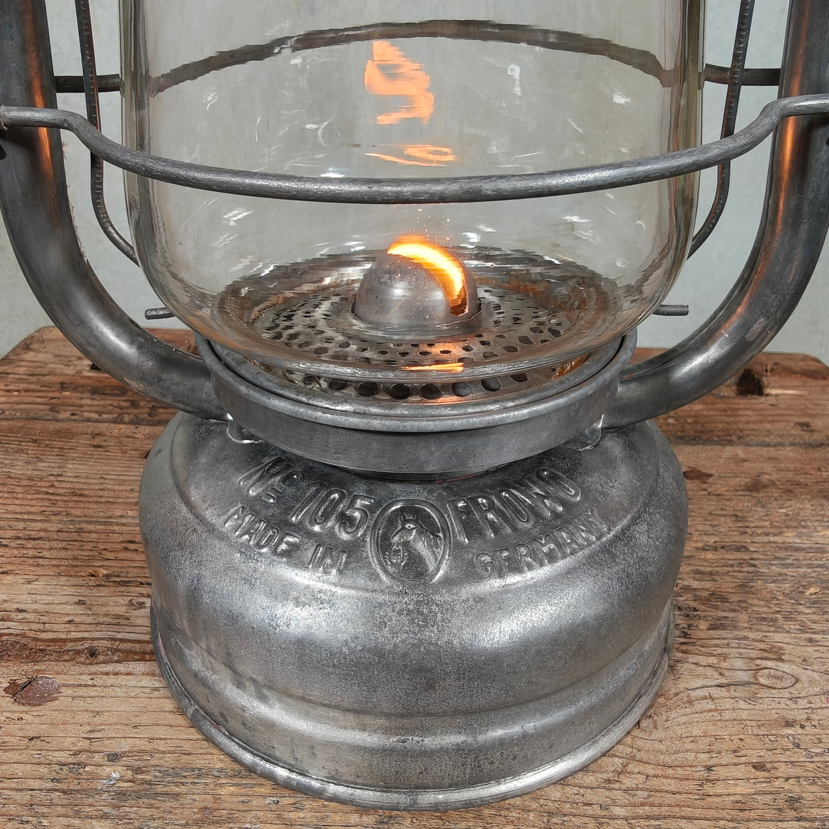 Beautiful Frowo No. 105 Hurricane Lantern with Dog Trademark – Made in Germany, 1940s-50s – Working, Excellent Condition, Marked Globe