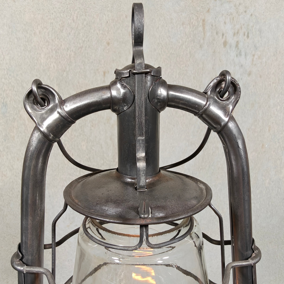 Beautiful Frowo No. 105 Hurricane Lantern with Dog Trademark – Made in Germany, 1940s-50s – Working, Excellent Condition, Marked Globe