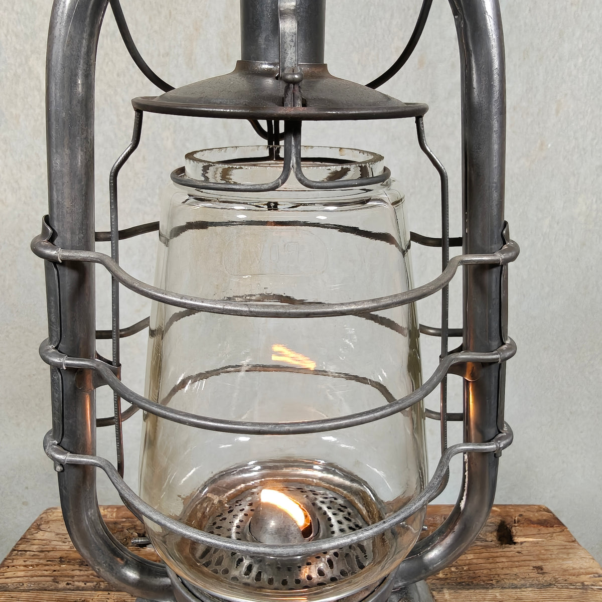Beautiful Frowo No. 105 Hurricane Lantern with Dog Trademark – Made in Germany, 1940s-50s – Working, Excellent Condition, Marked Globe