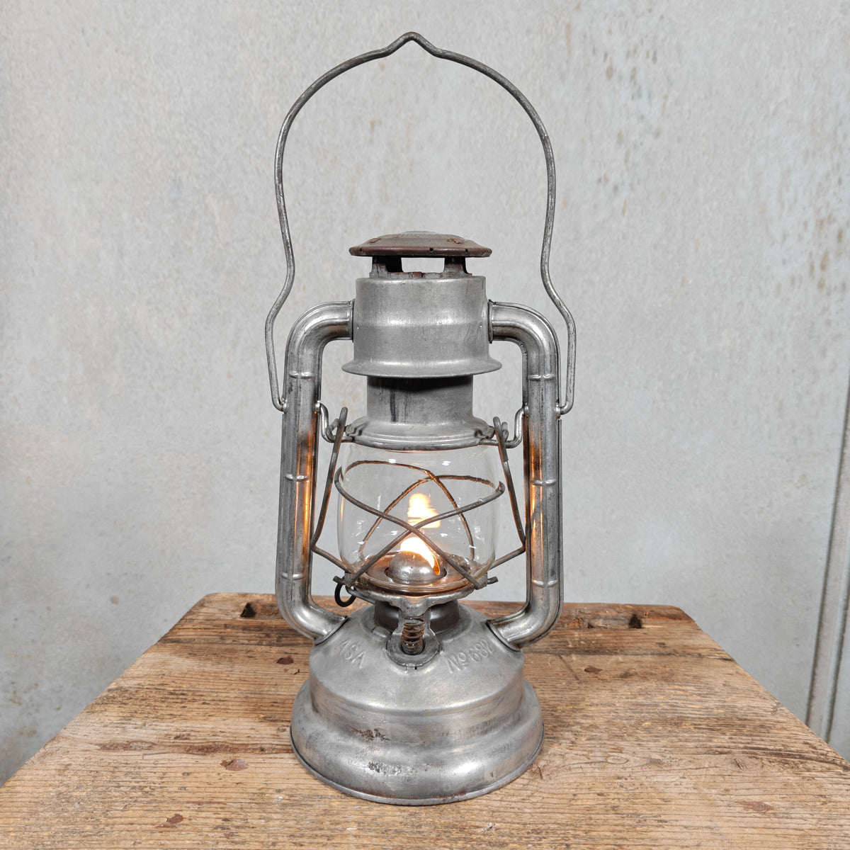 Unusual ASA 682 Automatic Hurricane Lantern by Aenne Sartorius – Made in Germany, 1945-1960 – Working, Unique Globe Lift in the Handle