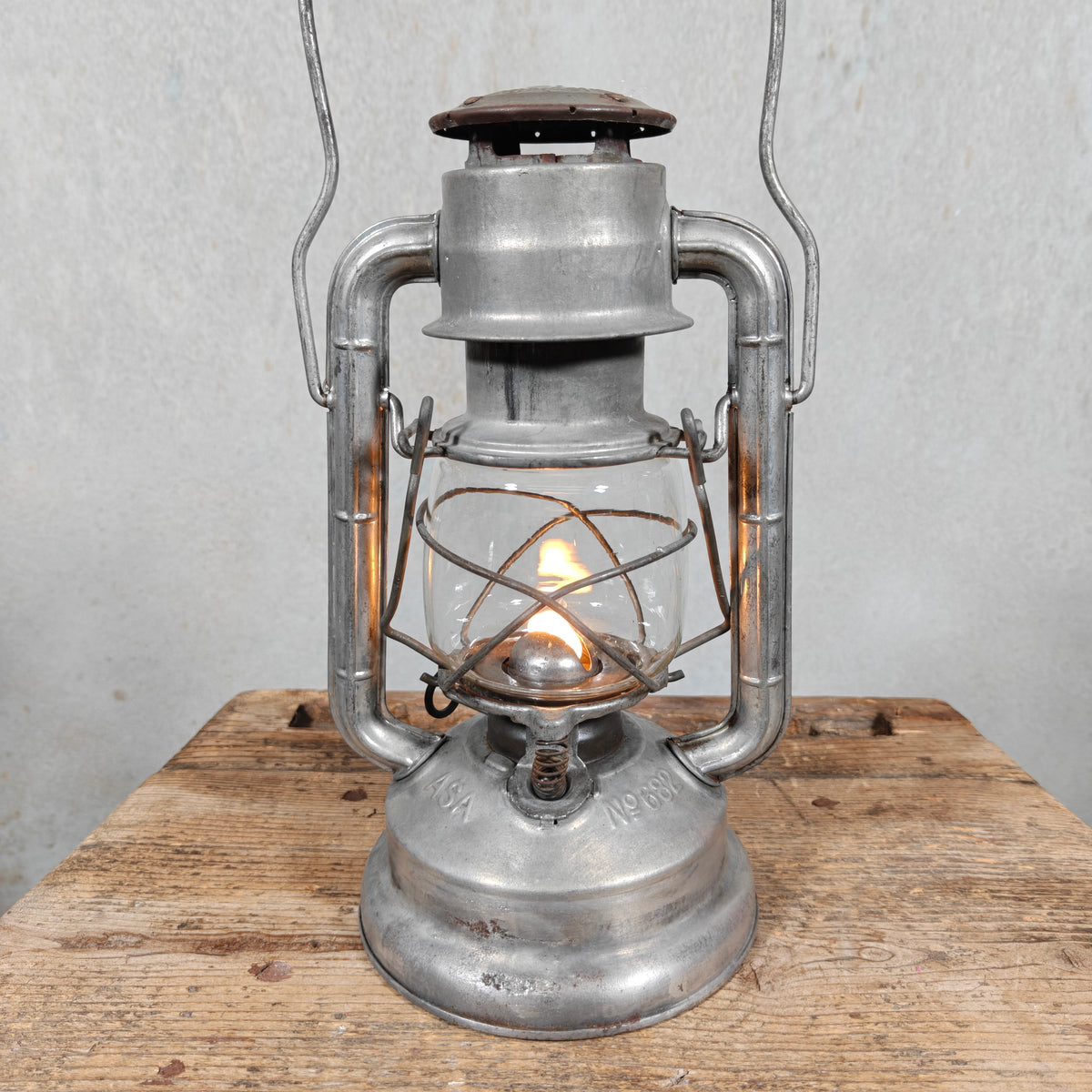 Unusual ASA 682 Automatic Hurricane Lantern by Aenne Sartorius – Made in Germany, 1945-1960 – Working, Unique Globe Lift in the Handle