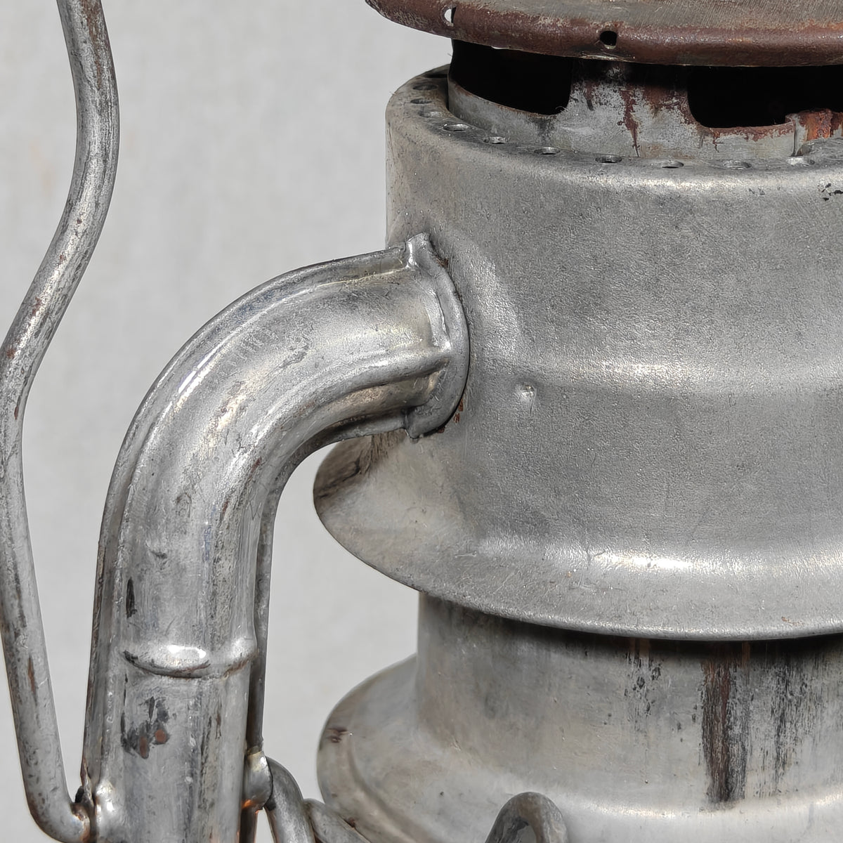 Unusual ASA 682 Automatic Hurricane Lantern by Aenne Sartorius – Made in Germany, 1945-1960 – Working, Unique Globe Lift in the Handle