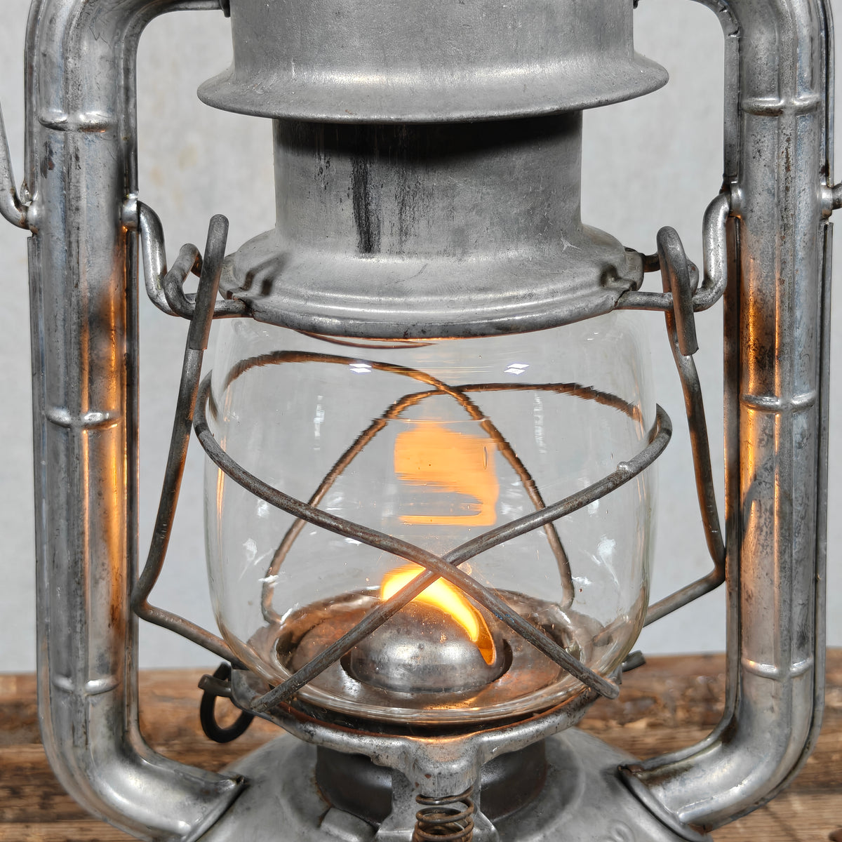 Unusual ASA 682 Automatic Hurricane Lantern by Aenne Sartorius – Made in Germany, 1945-1960 – Working, Unique Globe Lift in the Handle