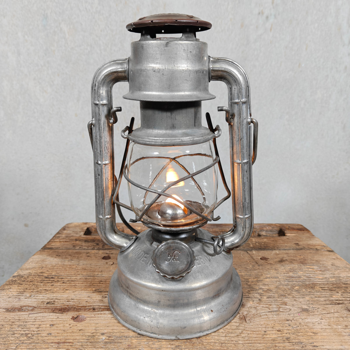 Unusual ASA 682 Automatic Hurricane Lantern by Aenne Sartorius – Made in Germany, 1945-1960 – Working, Unique Globe Lift in the Handle
