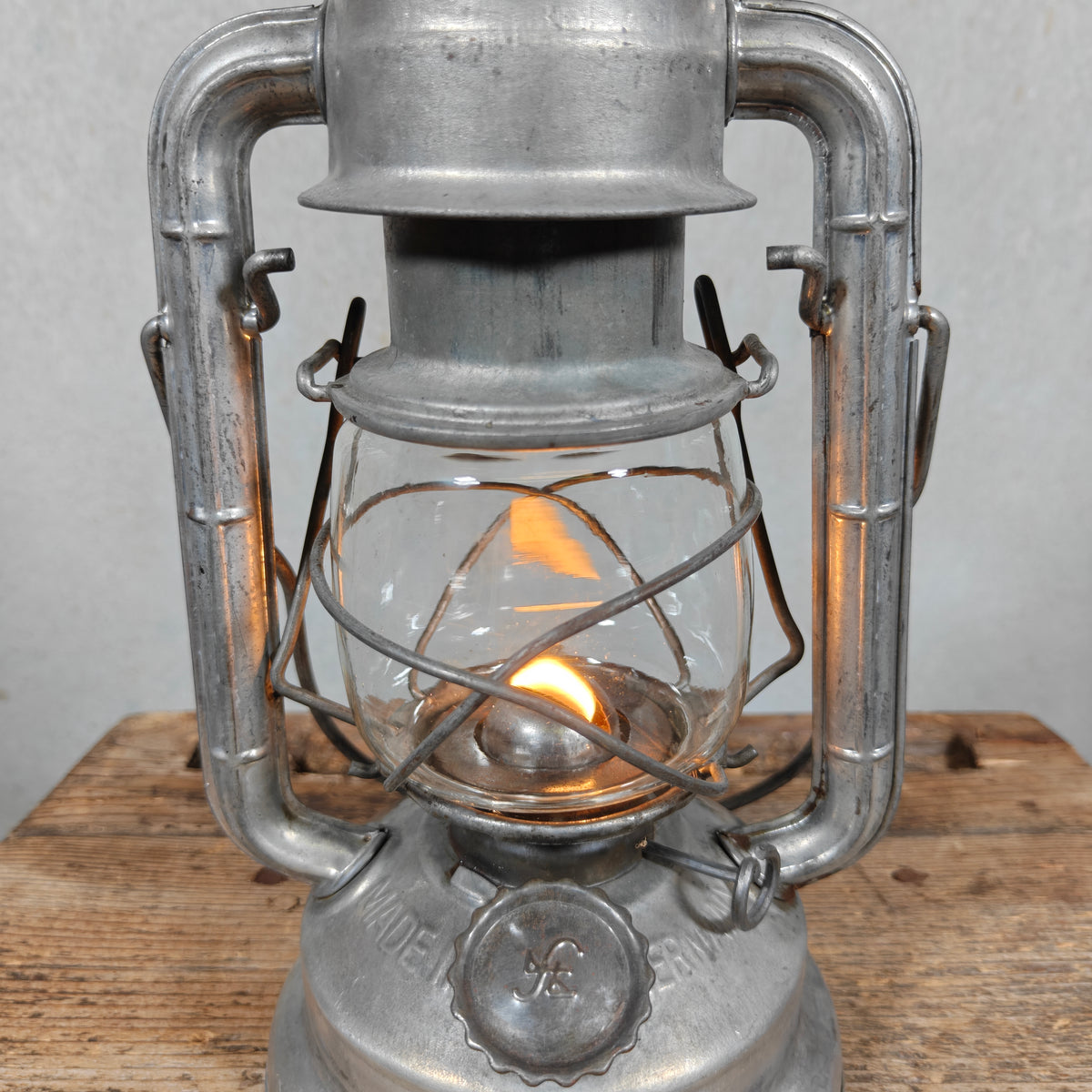 Unusual ASA 682 Automatic Hurricane Lantern by Aenne Sartorius – Made in Germany, 1945-1960 – Working, Unique Globe Lift in the Handle