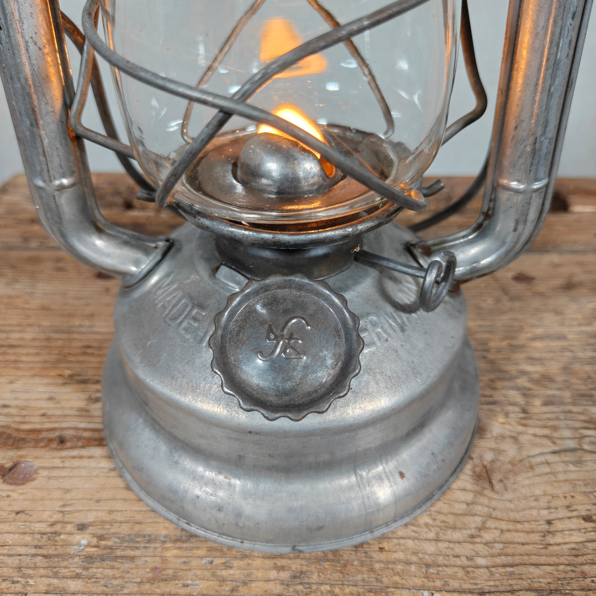 Unusual ASA 682 Automatic Hurricane Lantern by Aenne Sartorius – Made in Germany, 1945-1960 – Working, Unique Globe Lift in the Handle