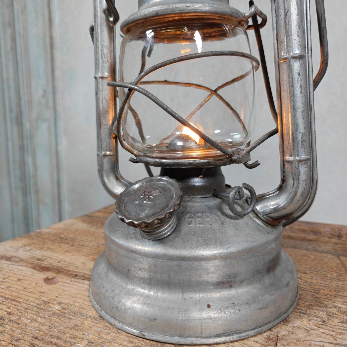 Unusual ASA 682 Automatic Hurricane Lantern by Aenne Sartorius – Made in Germany, 1945-1960 – Working, Unique Globe Lift in the Handle