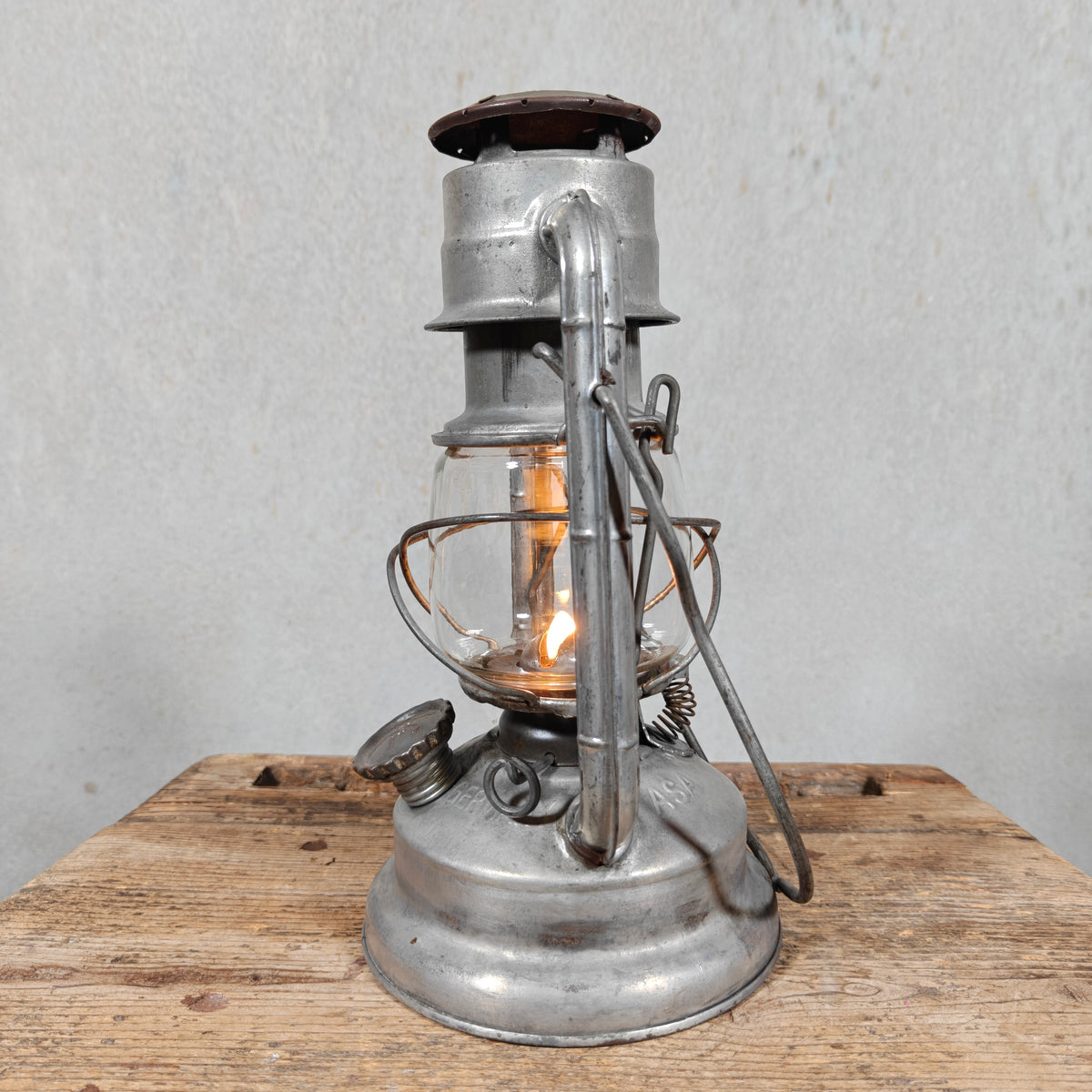 Unusual ASA 682 Automatic Hurricane Lantern by Aenne Sartorius – Made in Germany, 1945-1960 – Working, Unique Globe Lift in the Handle
