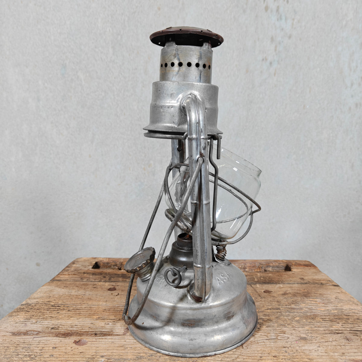 Unusual ASA 682 Automatic Hurricane Lantern by Aenne Sartorius – Made in Germany, 1945-1960 – Working, Unique Globe Lift in the Handle