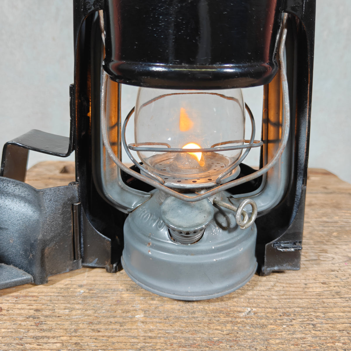 Unusual Frowo GL 770 Hurricane Lantern in Housing – German Gespannleuchte for Trailer Lighting, 1954-1965 – Working, Very Good Condition