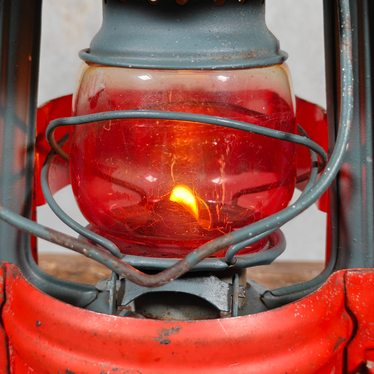 Unusual Frowo RL 770 Hurricane Lantern in Housing – German Rücklichtlampe Tail Light with Three Reflectors, 1954-1965 – Working