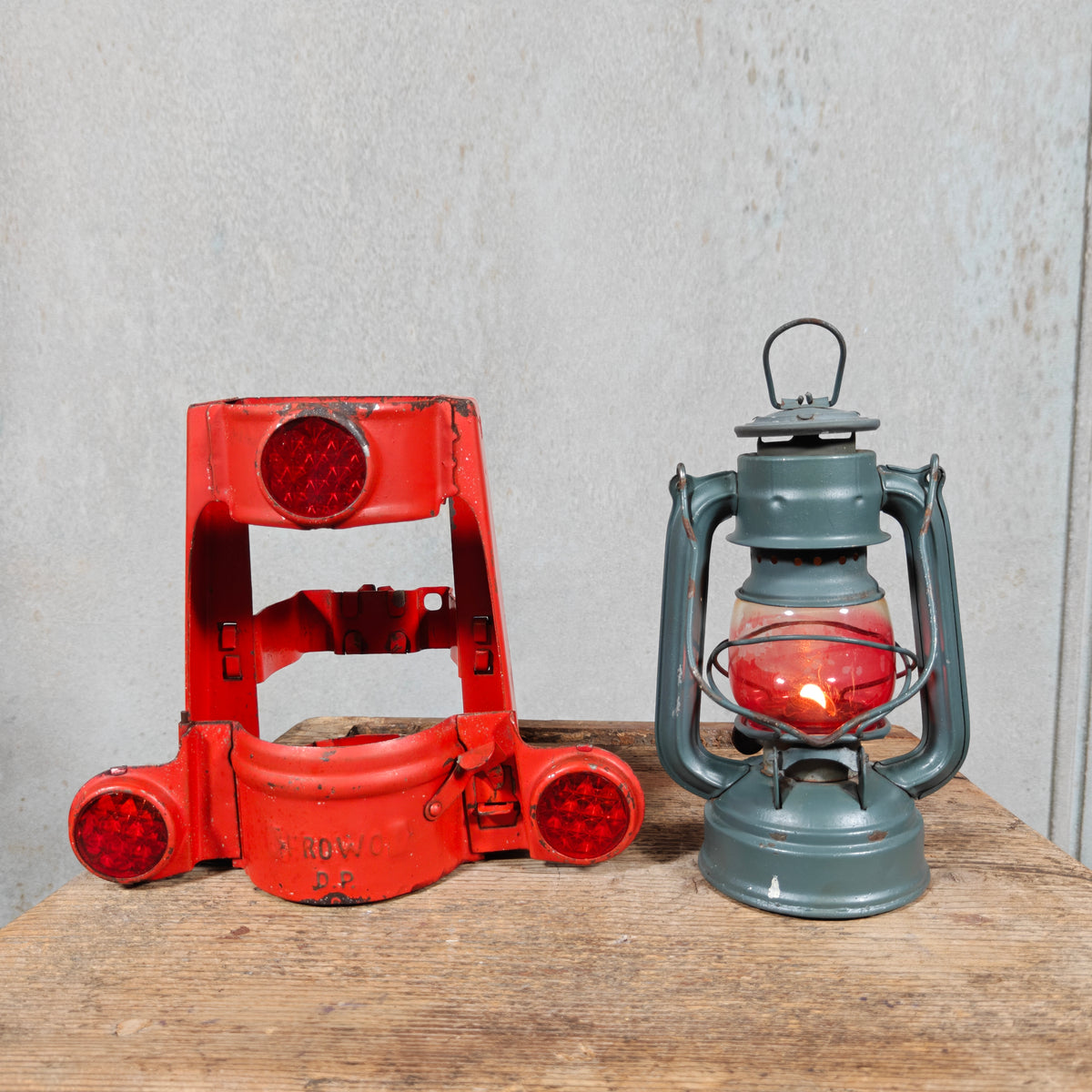 Unusual Frowo RL 770 Hurricane Lantern in Housing – German Rücklichtlampe Tail Light with Three Reflectors, 1954-1965 – Working