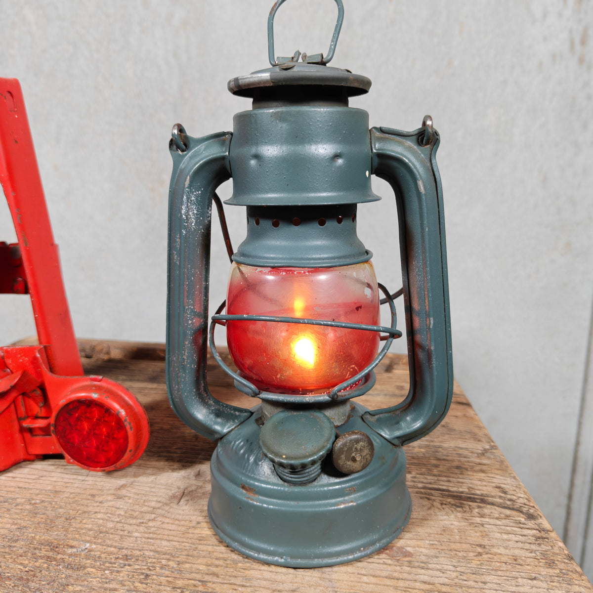 Unusual Frowo RL 770 Hurricane Lantern in Housing – German Rücklichtlampe Tail Light with Three Reflectors, 1954-1965 – Working
