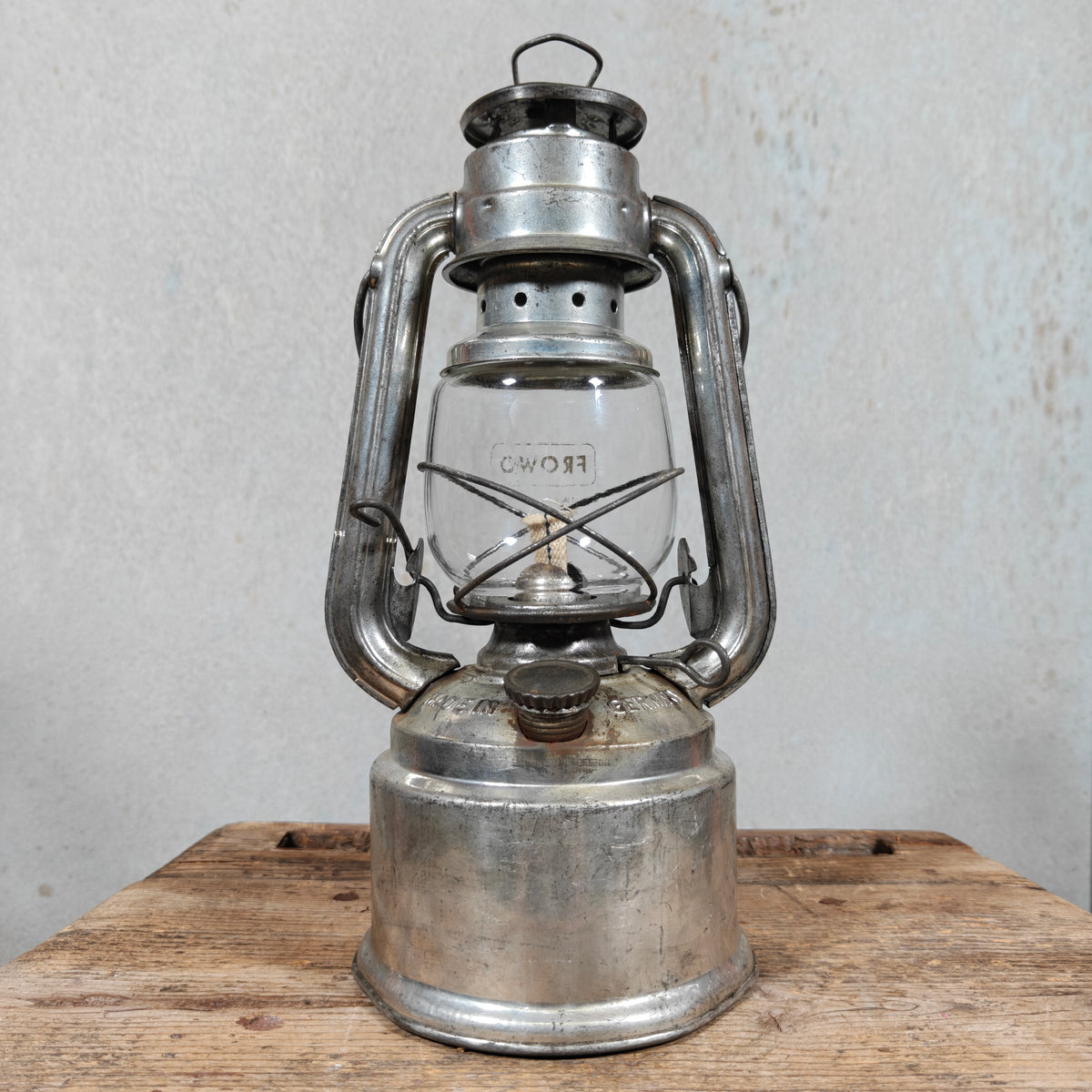 Beautiful Frowo No. 65 Hurricane Lantern with Large Fount – Made in Germany, 1950s-60s – New Old Stock, Unused, Original Marked Globe