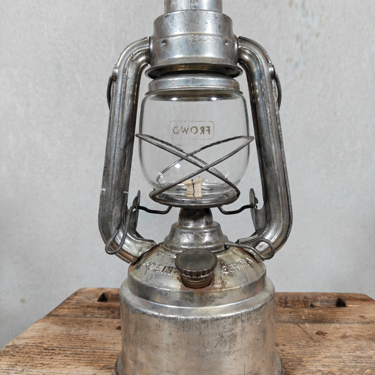 Beautiful Frowo No. 65 Hurricane Lantern with Large Fount – Made in Germany, 1950s-60s – New Old Stock, Unused, Original Marked Globe