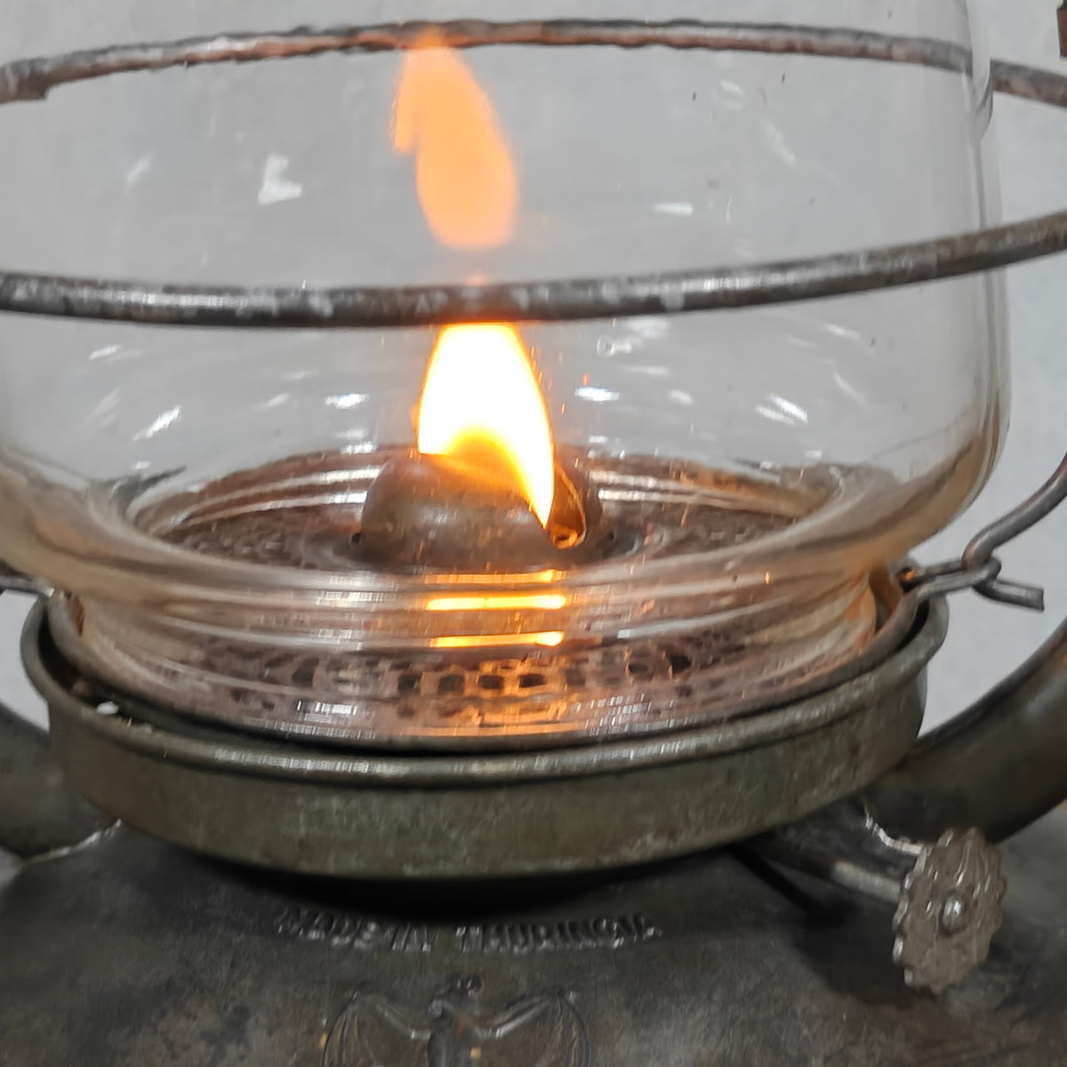 Antique Fr. Stübgen 2850 Hurricane Lantern with Bat-Marked Globe – Made in Thuringia, 1929-1939 – Working, Very Good Condition, Sealed Fount
