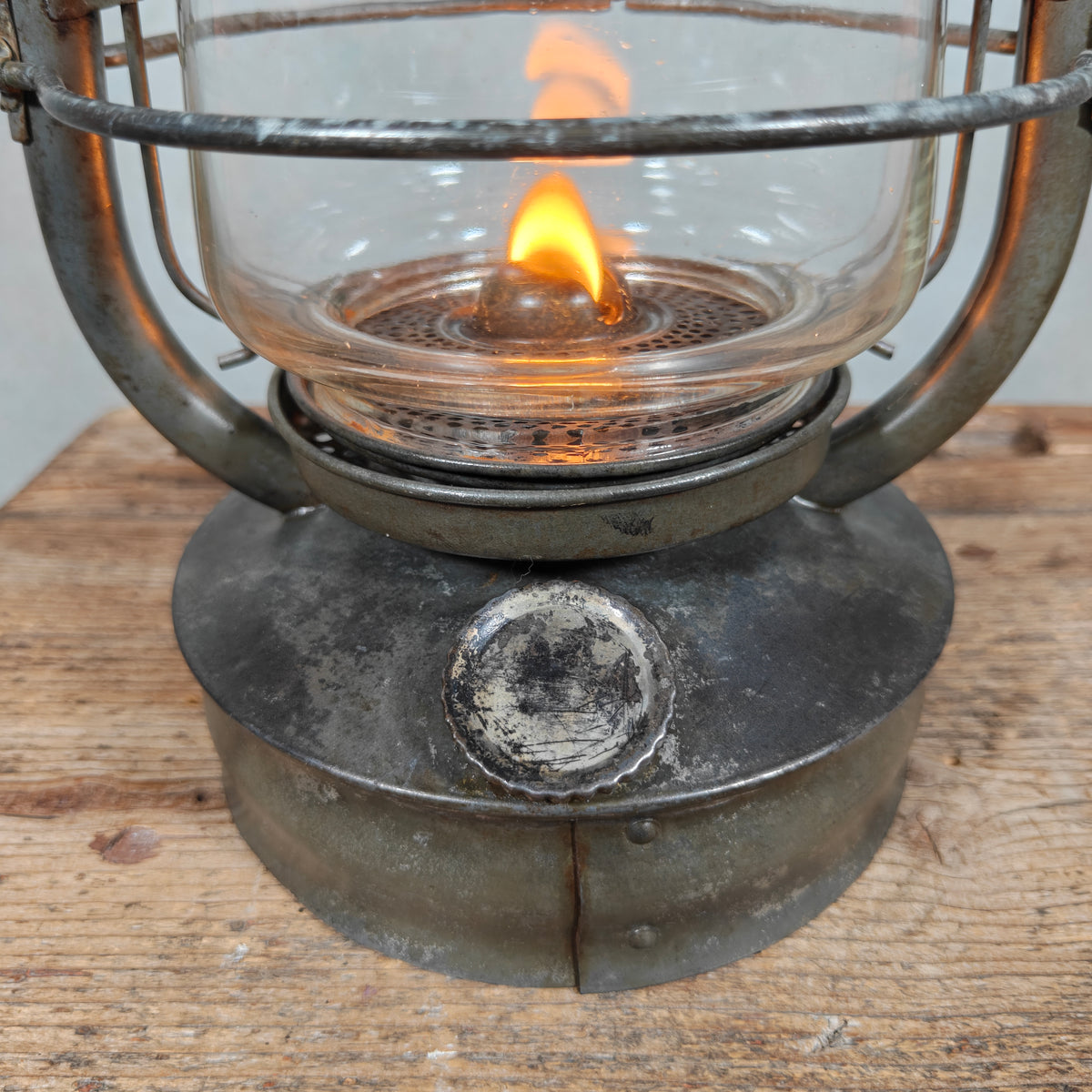Antique Fr. Stübgen 2850 Hurricane Lantern with Bat-Marked Globe – Made in Thuringia, 1929-1939 – Working, Very Good Condition, Sealed Fount