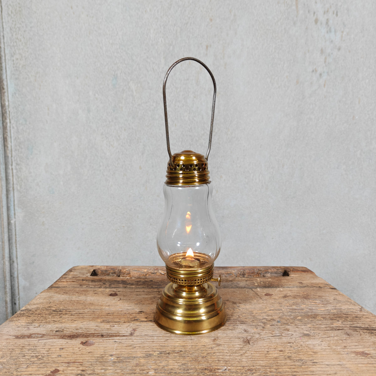 Rare Antique Brass Skater's Lantern – WBG Co Waterbury USA, c. 1880–1900 – Working Kerosene Lamp in Excellent Condition
