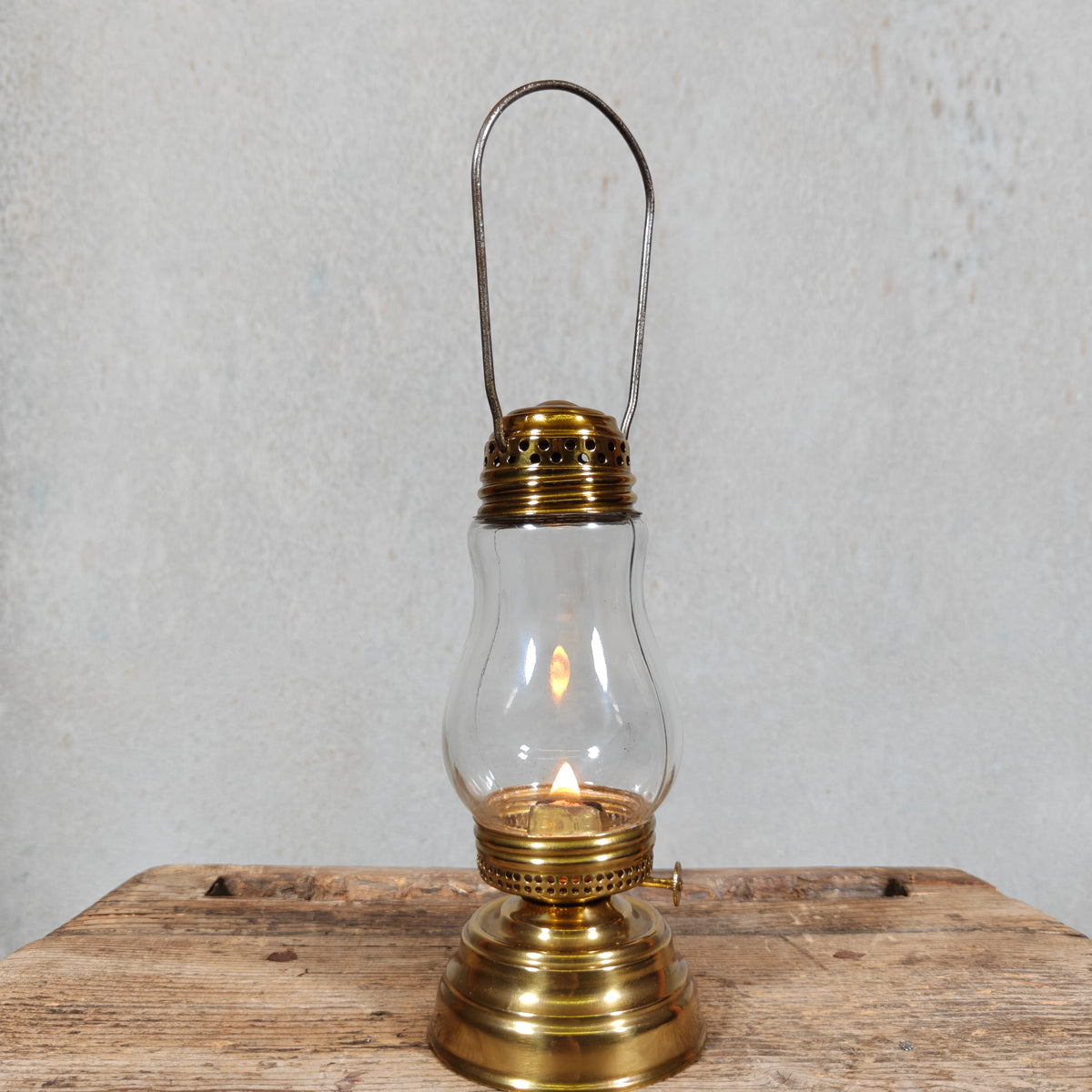 Rare Antique Brass Skater's Lantern – WBG Co Waterbury USA, c. 1880–1900 – Working Kerosene Lamp in Excellent Condition