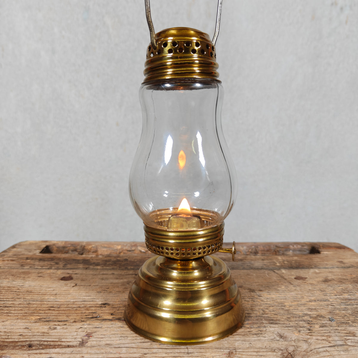 Rare Antique Brass Skater's Lantern – WBG Co Waterbury USA, c. 1880–1900 – Working Kerosene Lamp in Excellent Condition